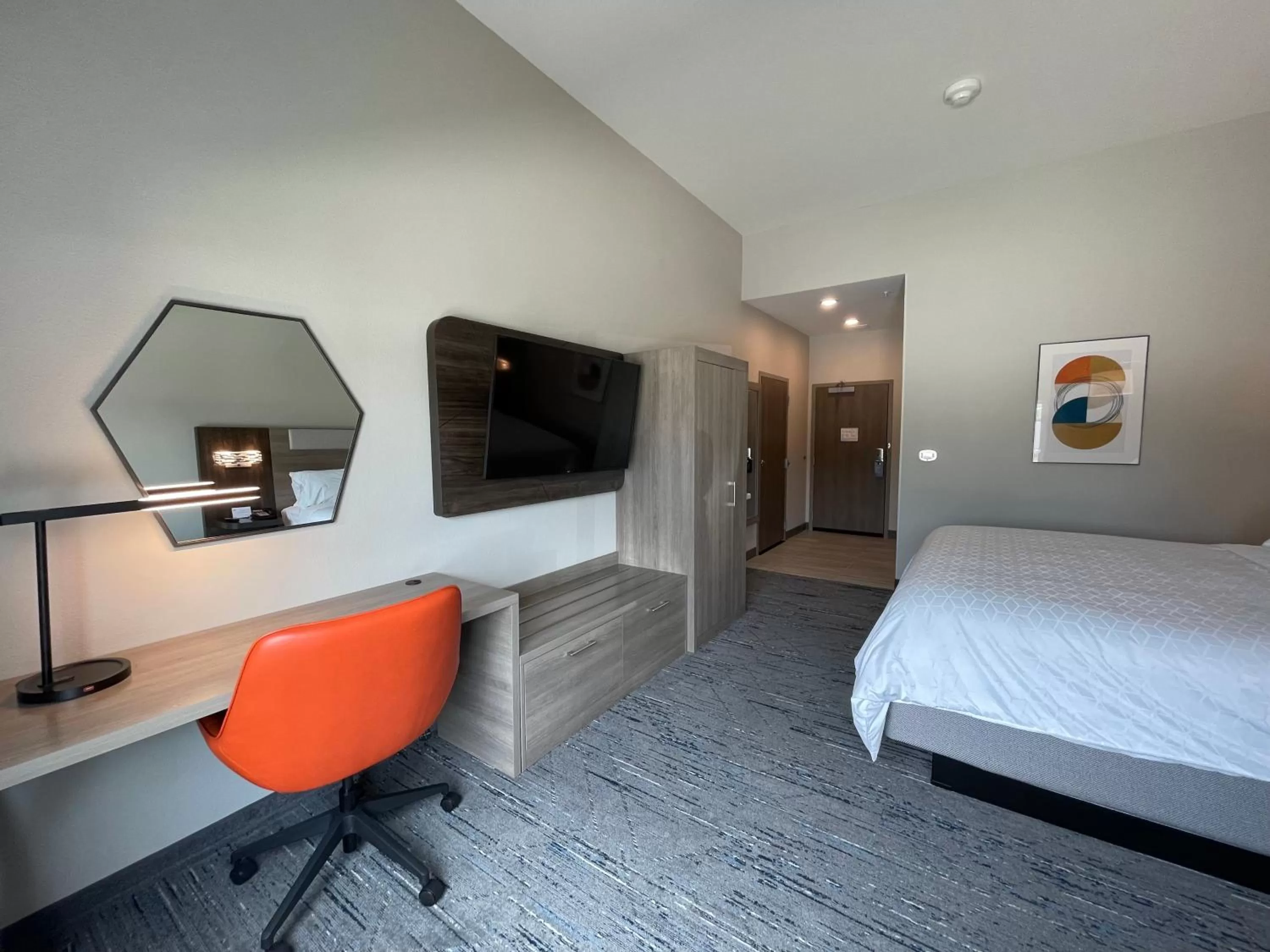 Bed in Holiday Inn Express & Suites - Ft. Smith - Airport by IHG