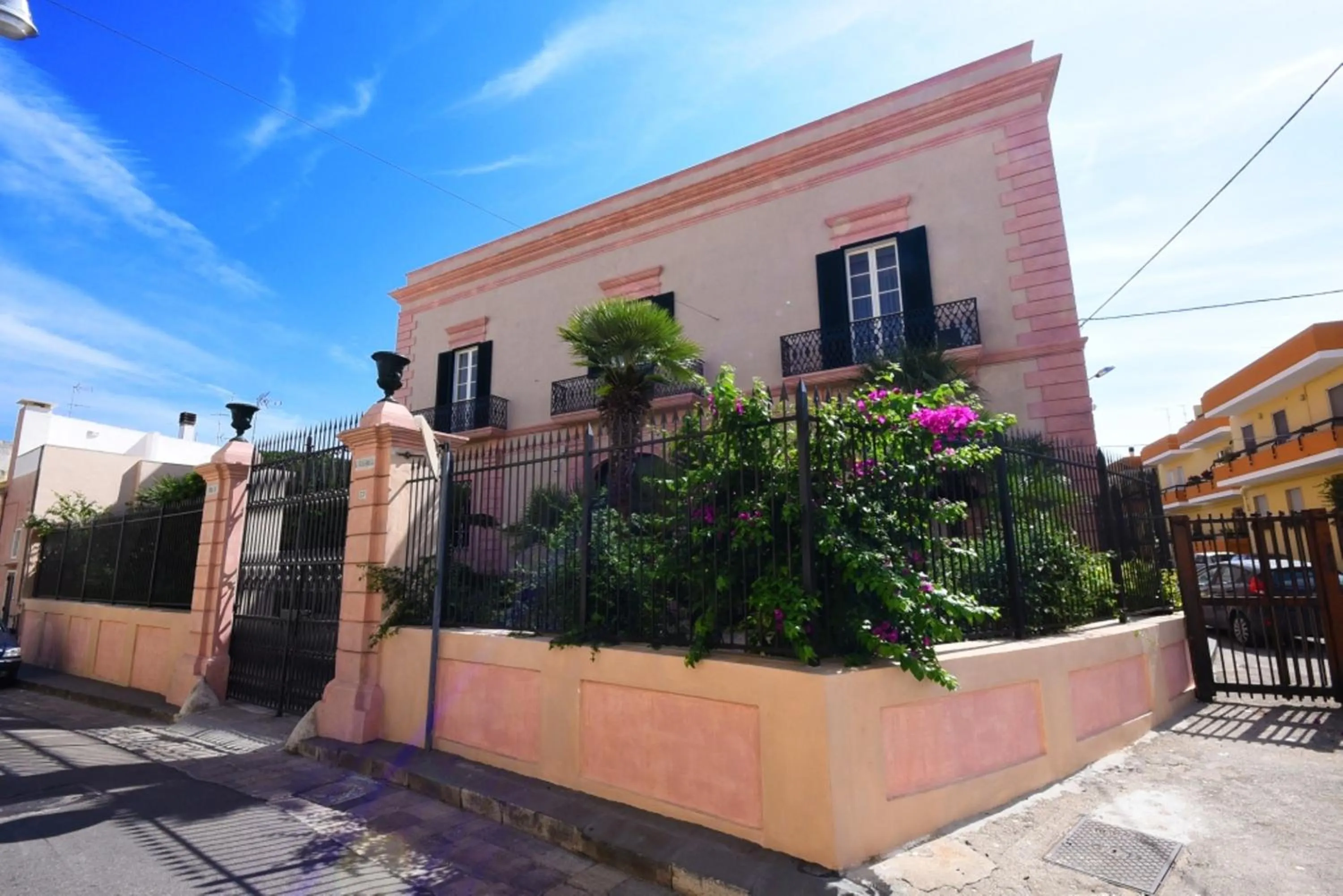 Property building in Palazzo Castriota