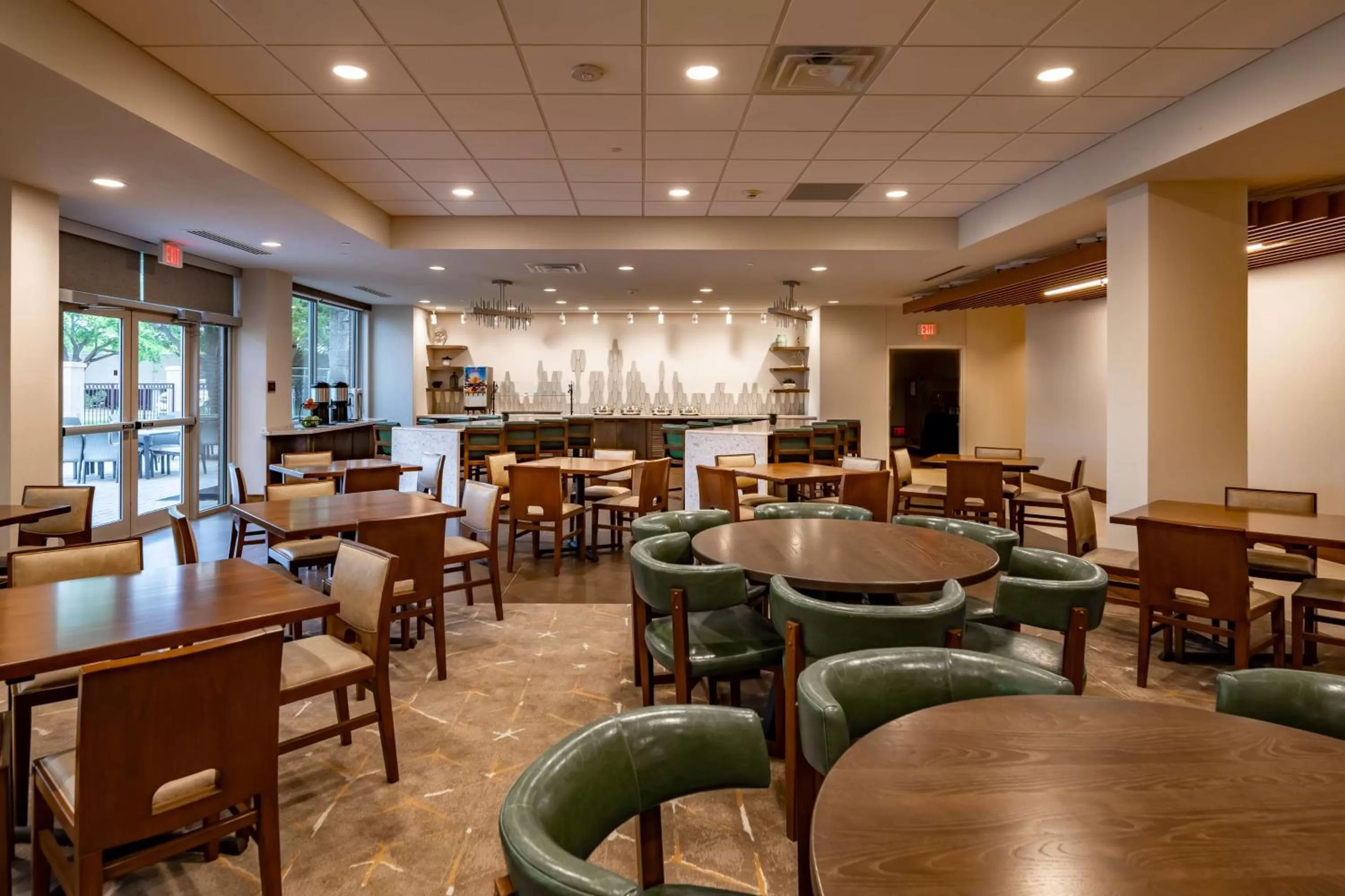 Restaurant/places to eat in DoubleTree by Hilton Dallas-Farmers Branch