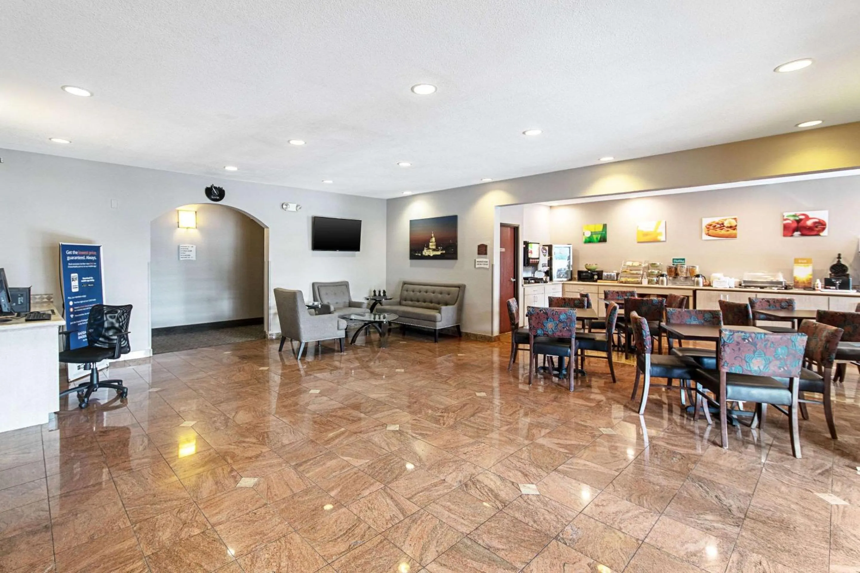 Restaurant/places to eat in Quality Suites Austin South Street Elmo District