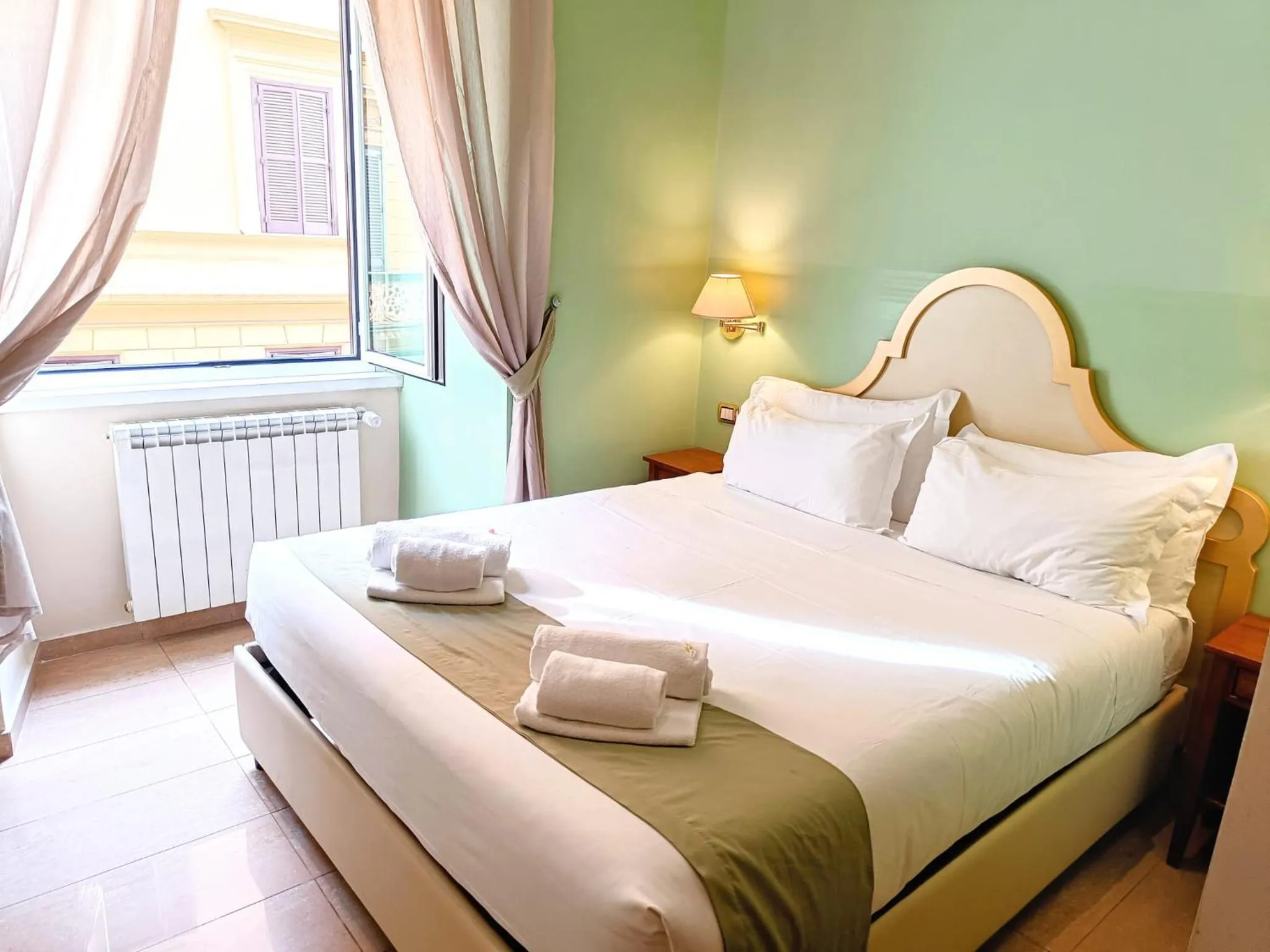 Bedroom, Bed in Roman Terrace