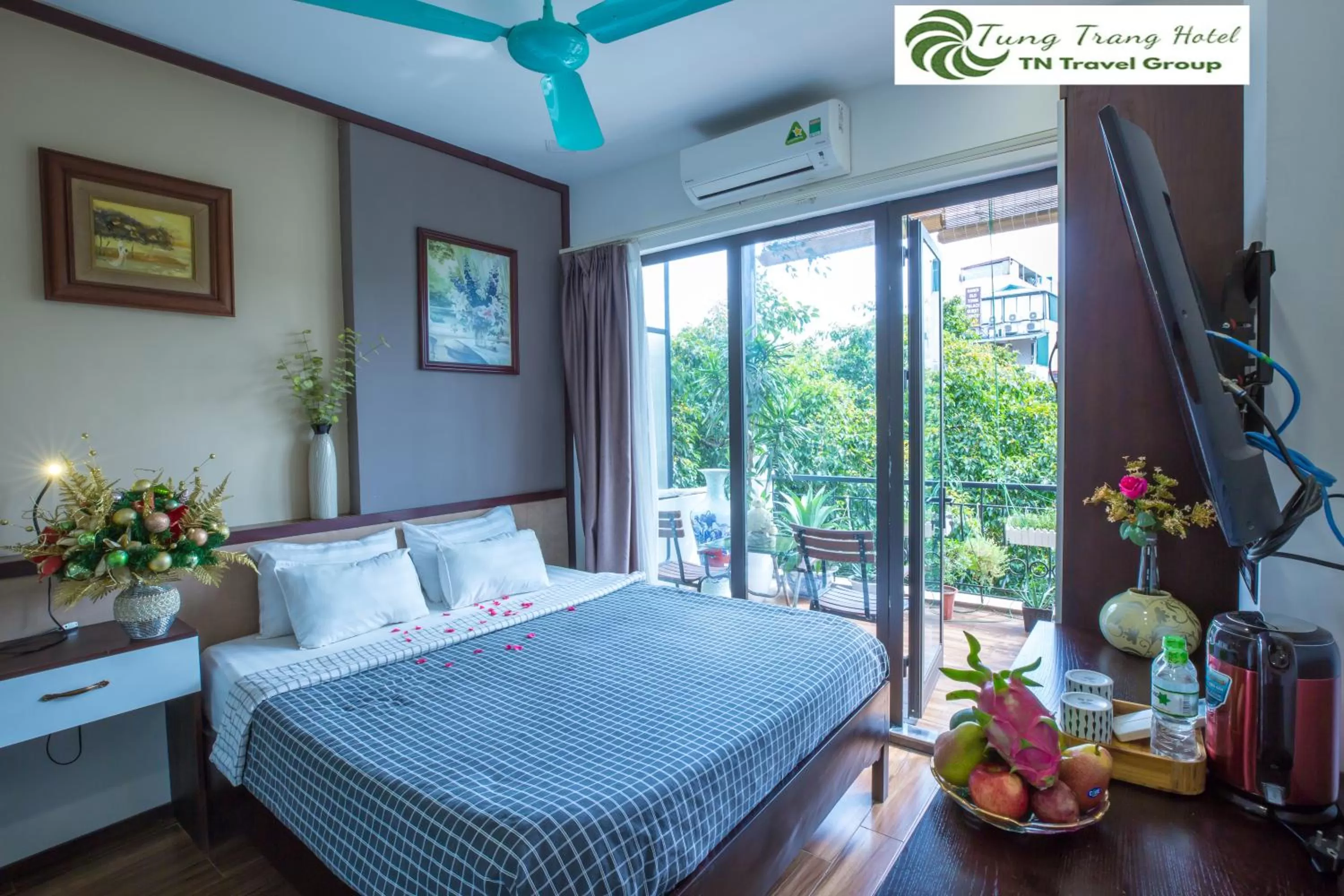 Photo of the whole room, Bed in Tung Trang Hotel