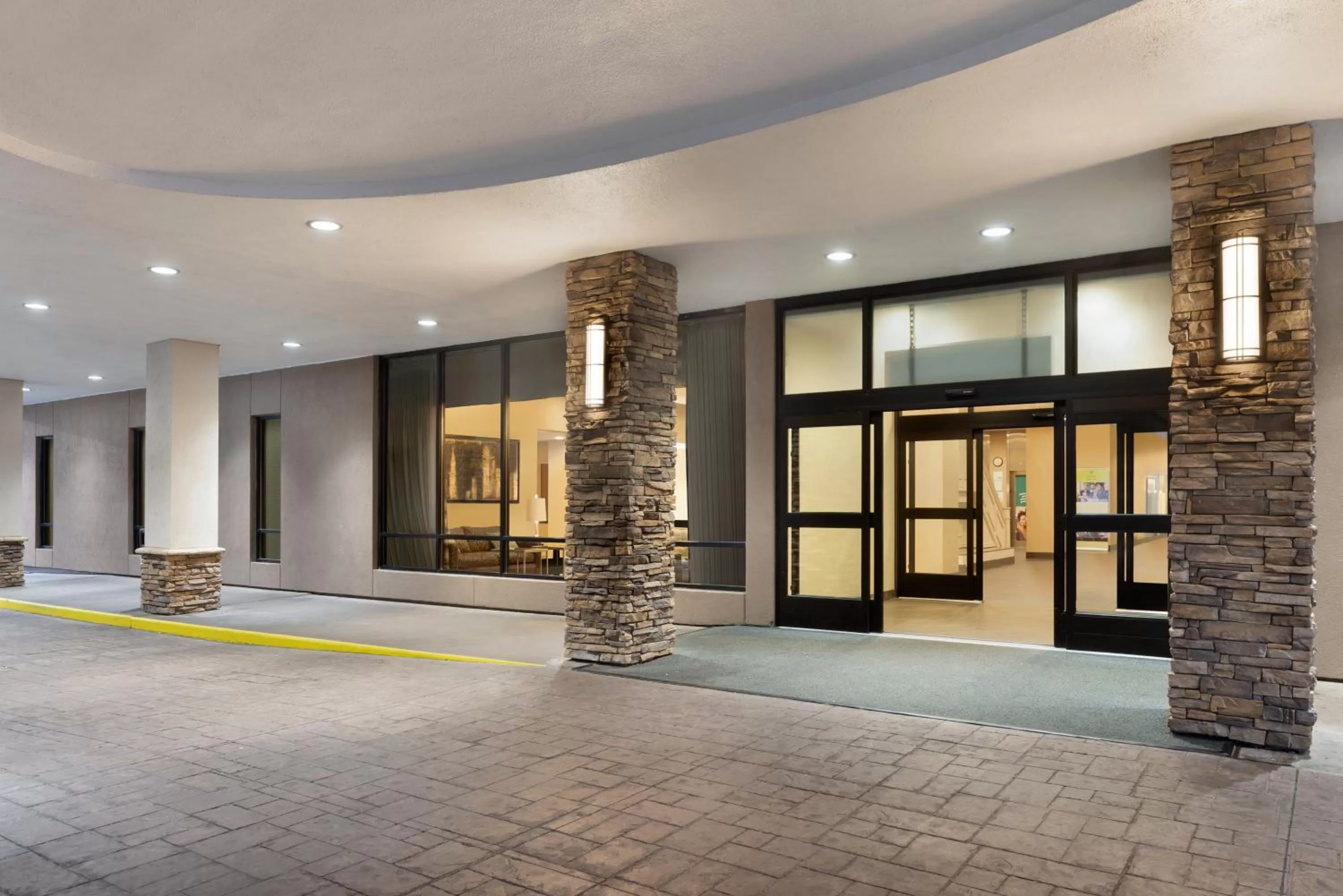 Property building in Holiday Inn Rock Island-Quad Cities by IHG