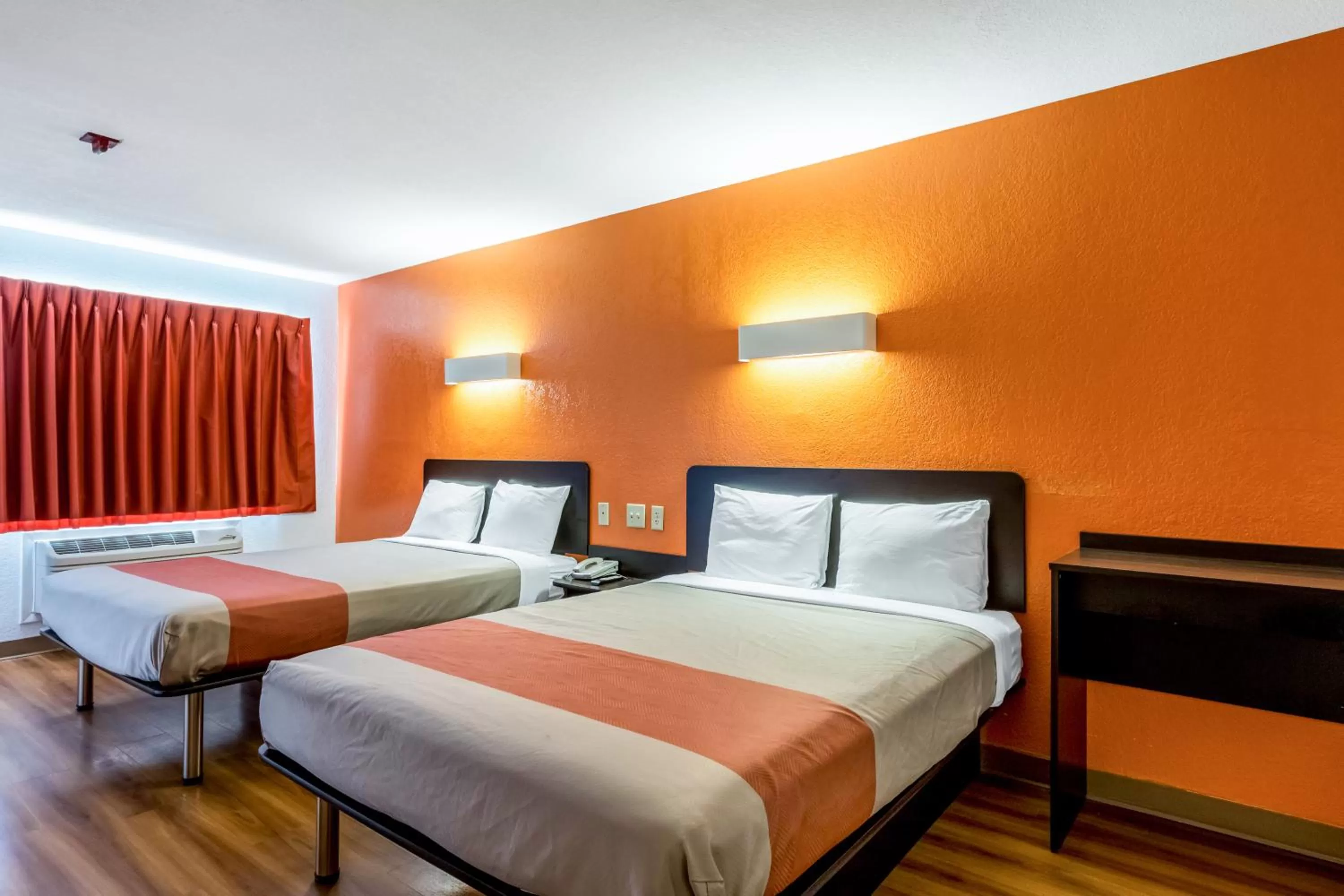 Bedroom, Bed in Motel 6-San Antonio, TX - South WW White Rd