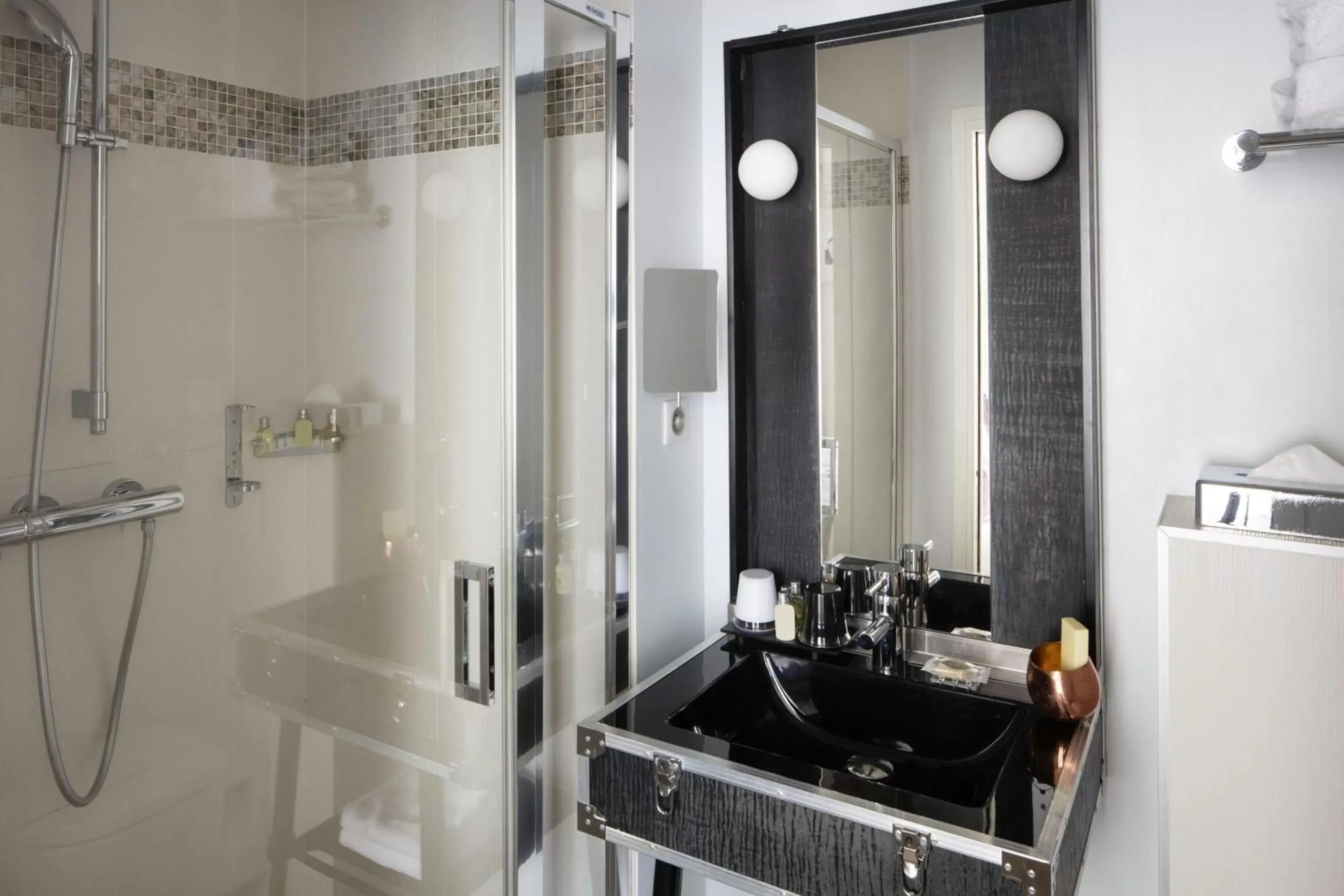 Twin Room in Le 123 Sébastopol - Astotel Twin Room in Le 123 Sébastopol - Astotel