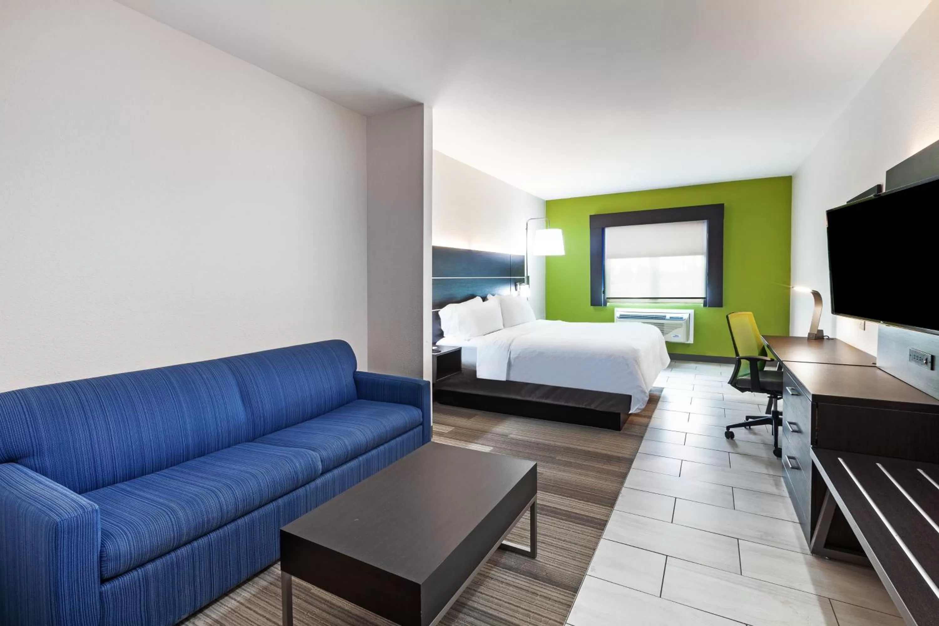 Photo of the whole room, Bed in Holiday Inn Express Port Lavaca by IHG