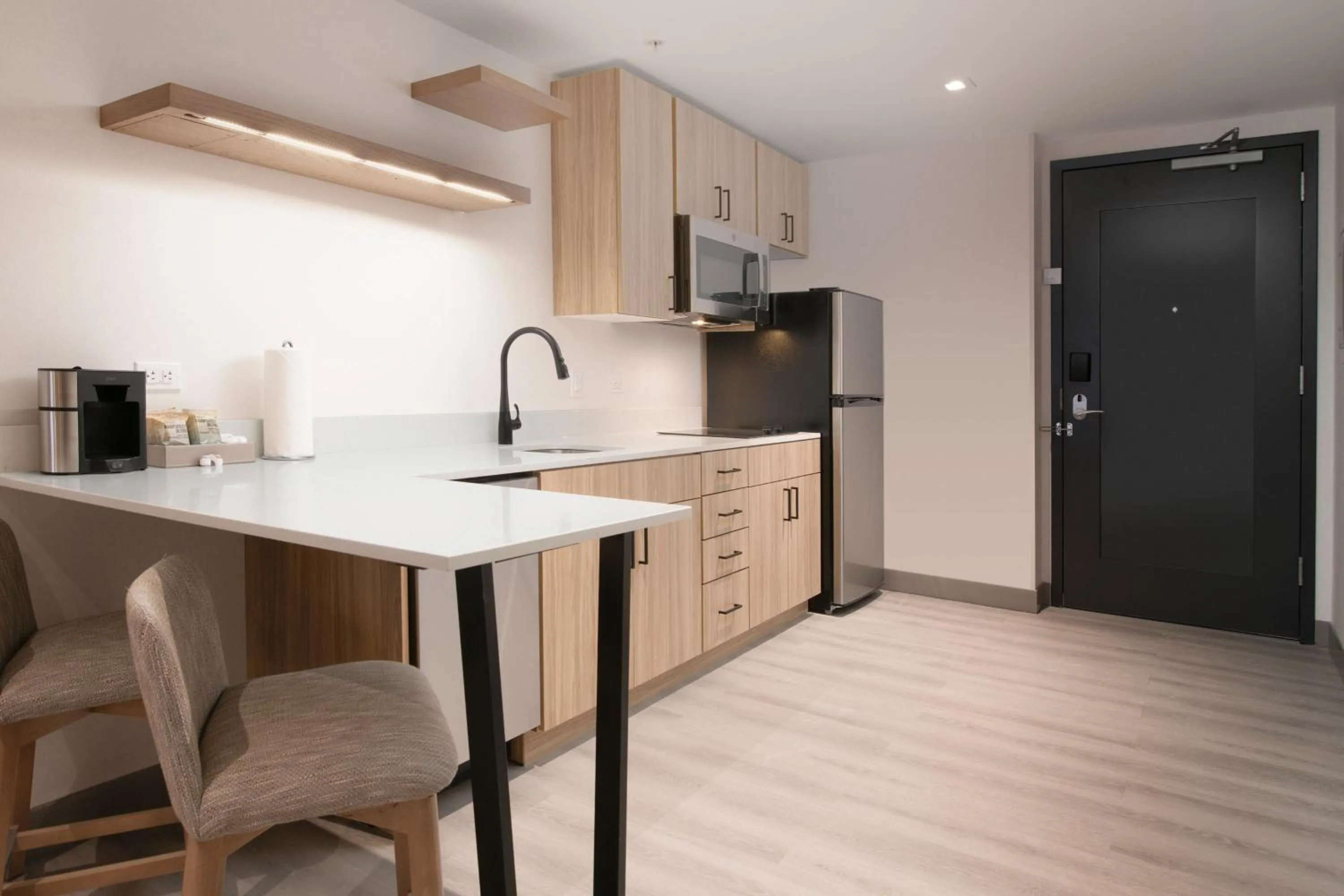 Kitchen or kitchenette in Residence Inn by Marriott St Louis Clayton