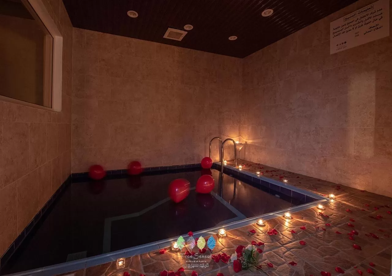 Swimming pool in Tree Season Chalets