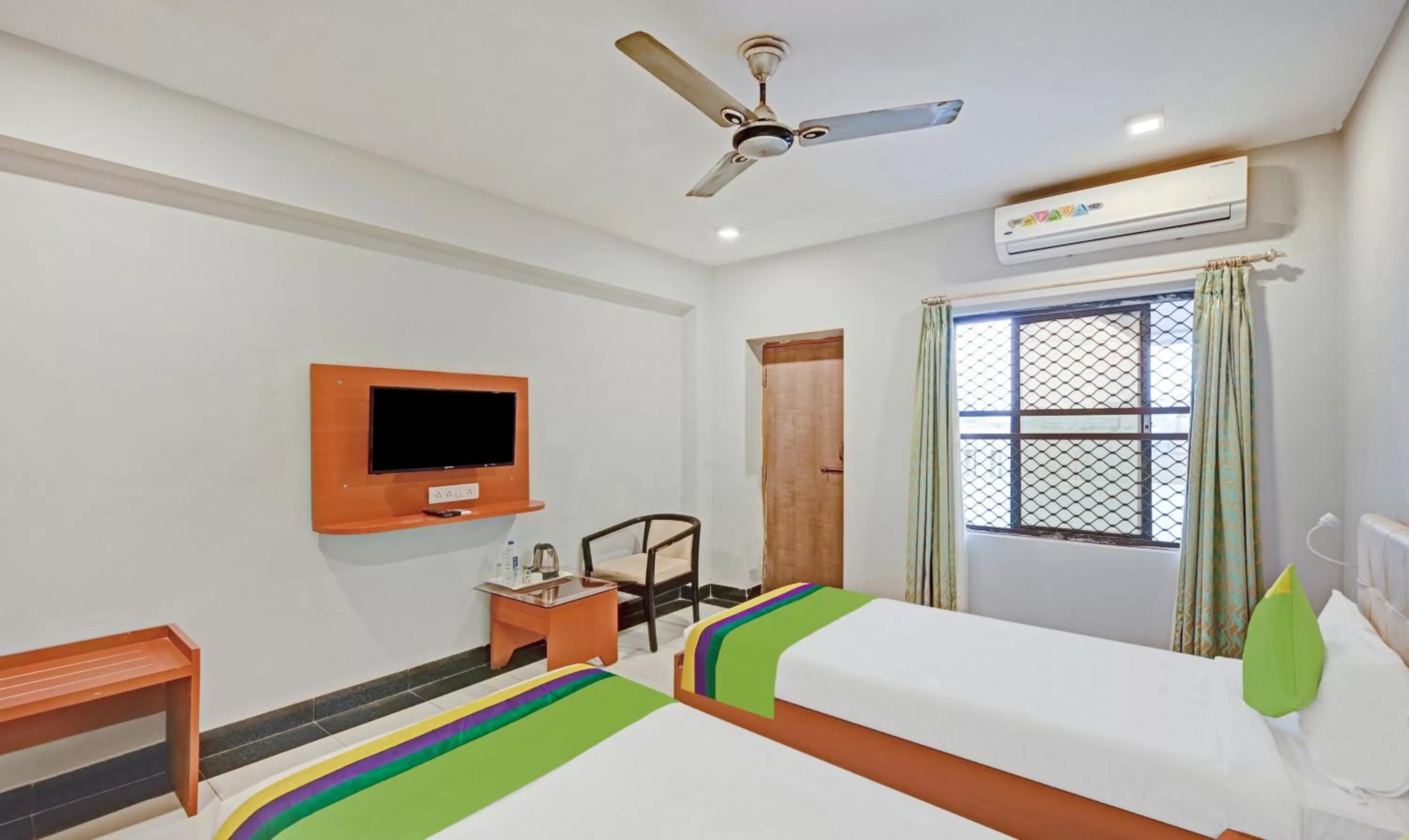 Bedroom, Bed in Treebo Sidhartha International Baliapanda