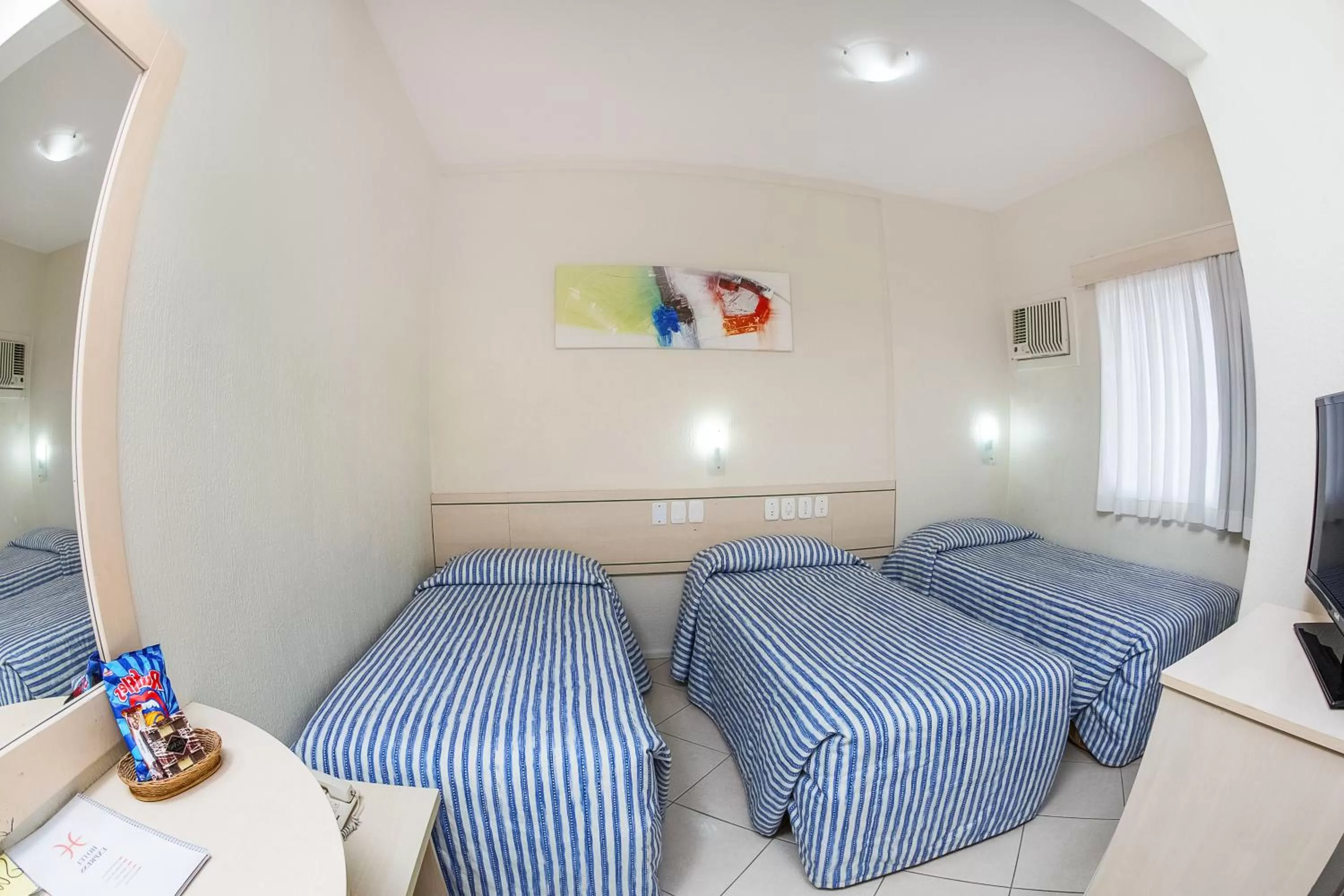 Bed in Hotel Express Canoas