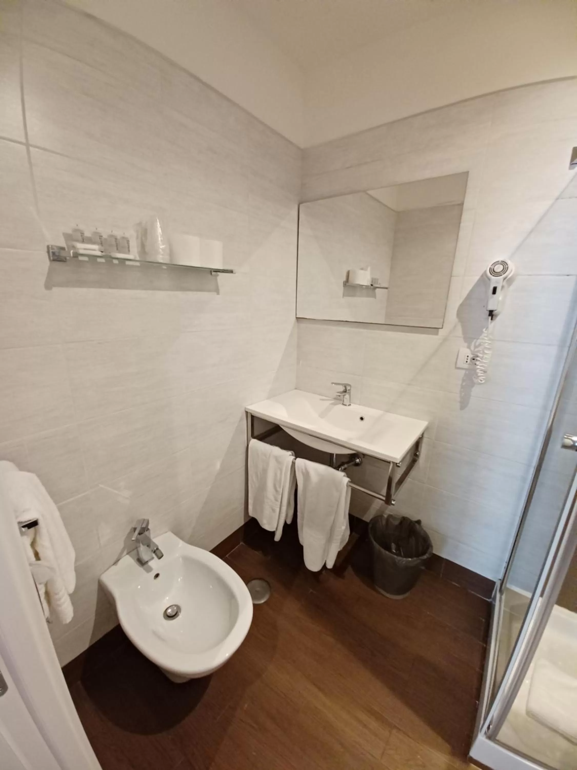 Shower in Hotel Mimosa Pantheon