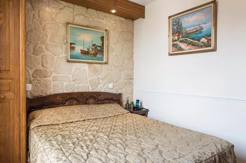 Bed in Familia Hotel