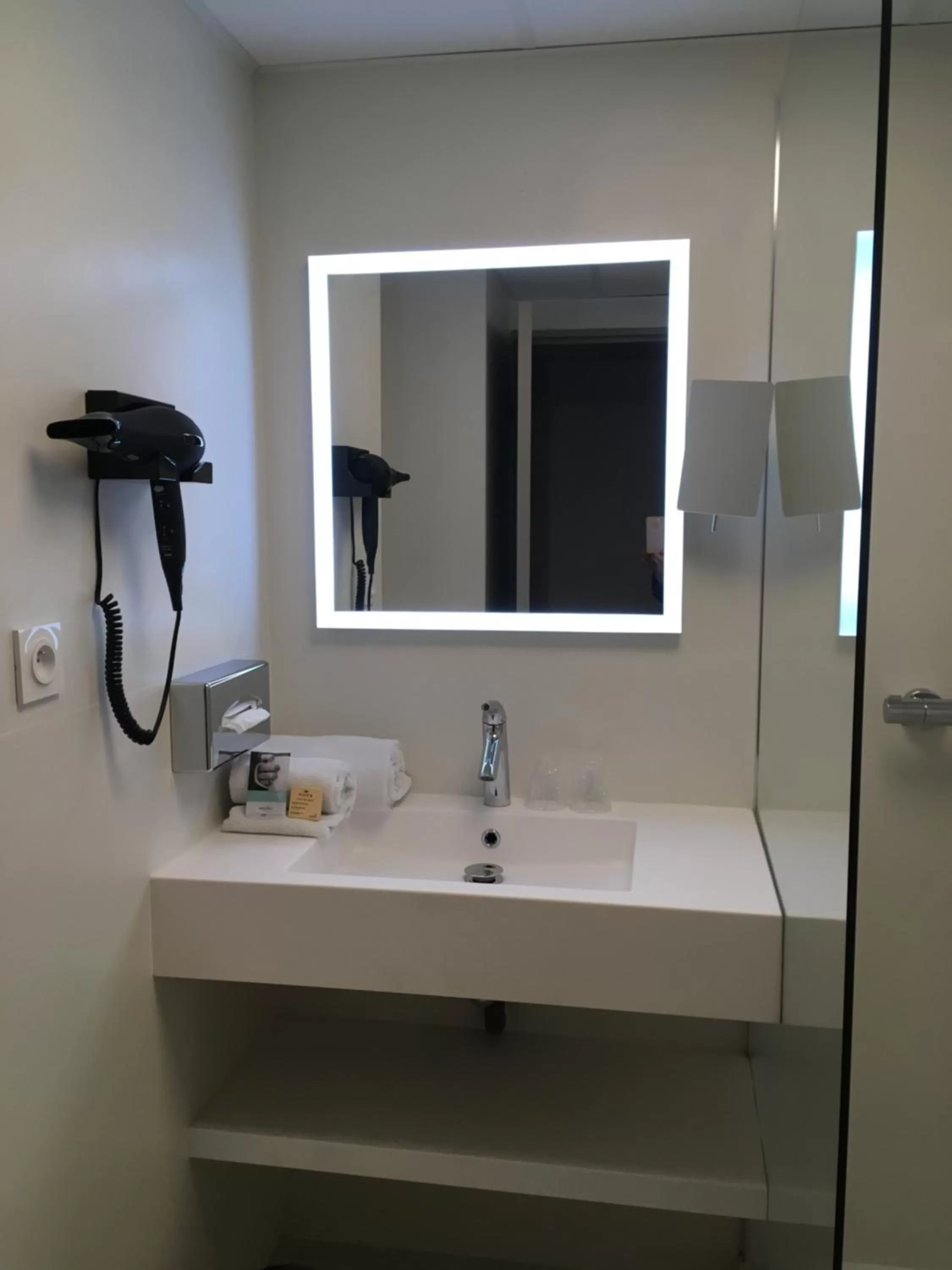 Bathroom in Mercure Perpignan Centre