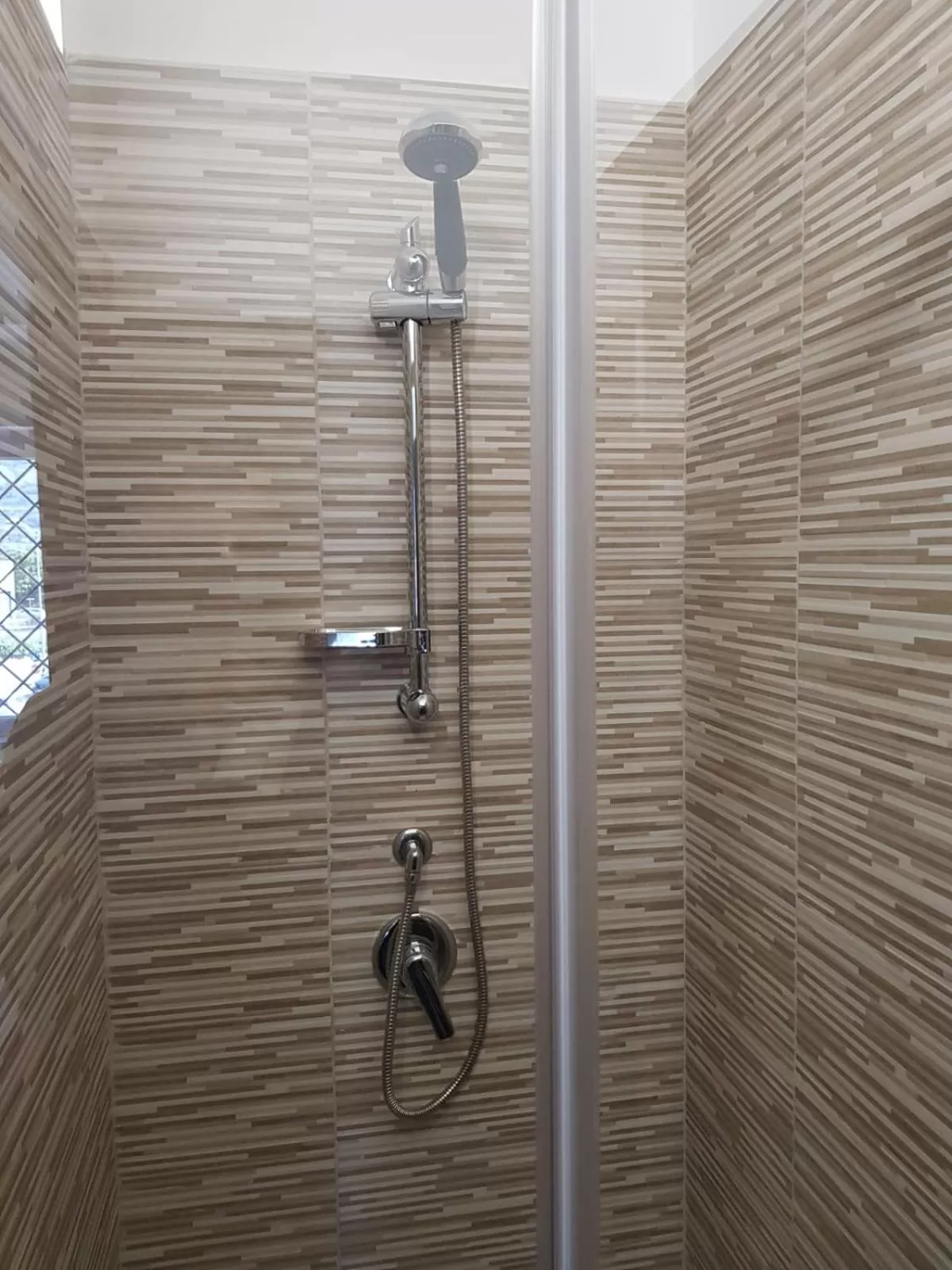 Bathroom in Montesarchiorooms