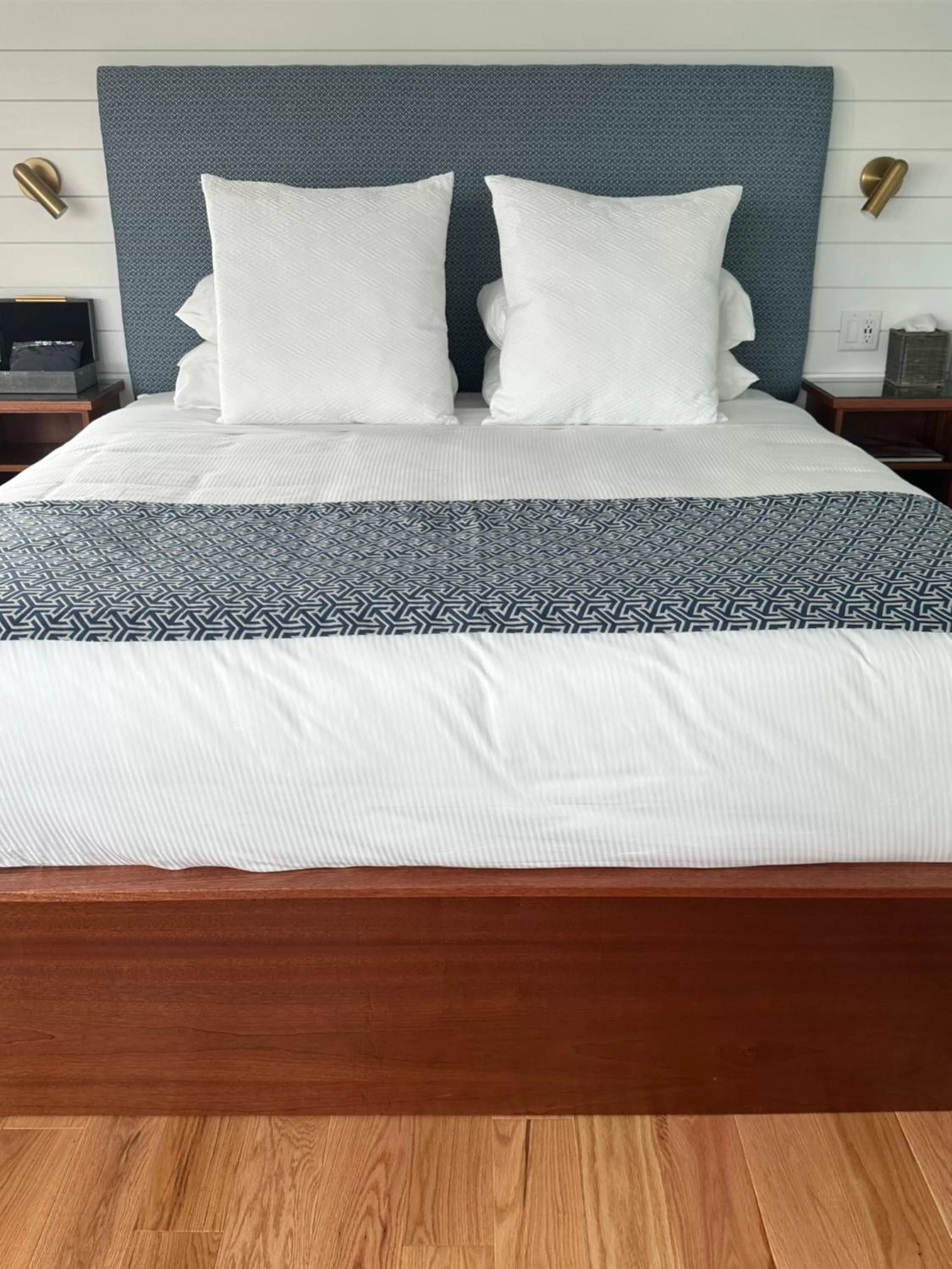Bed in Harborside Inn