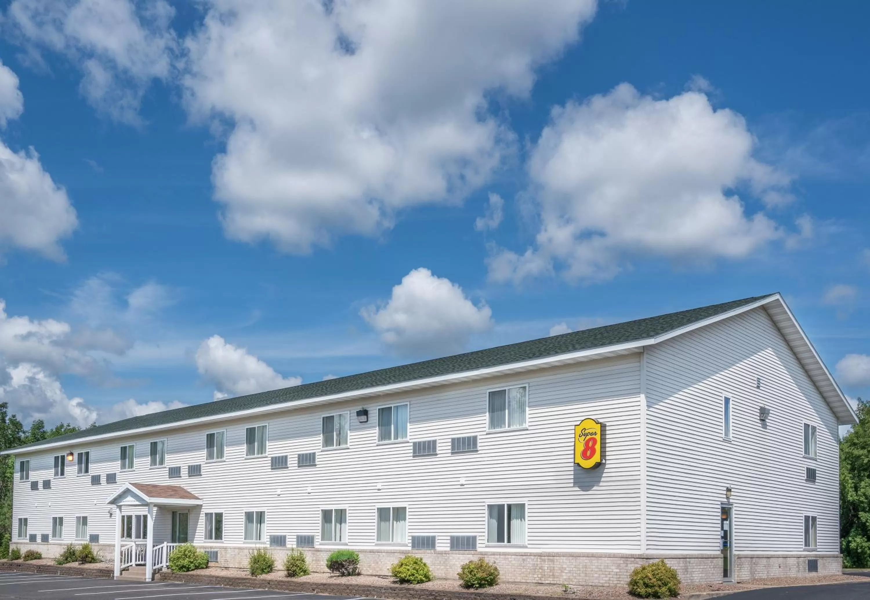 Property building in Super 8 by Wyndham Phillips