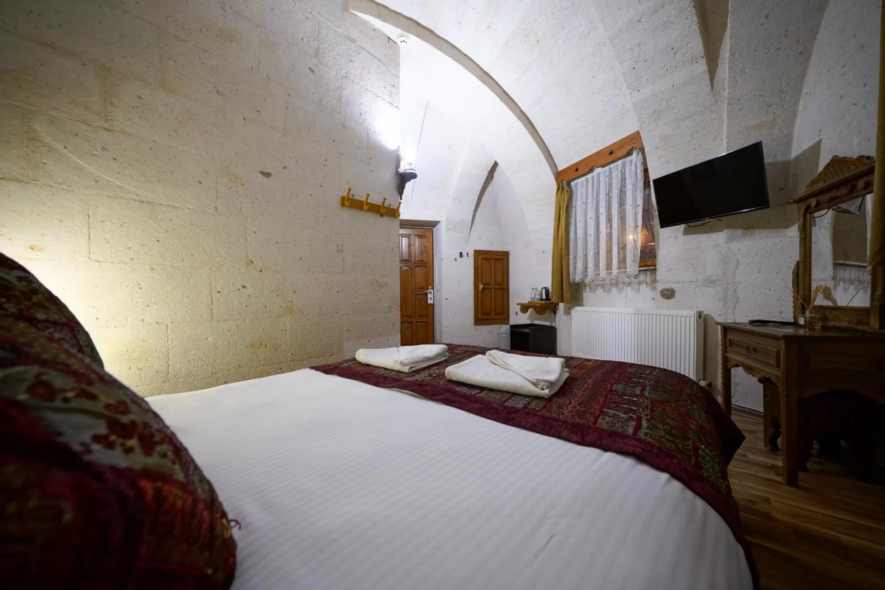 Photo of the whole room, Bed in Arch Palace