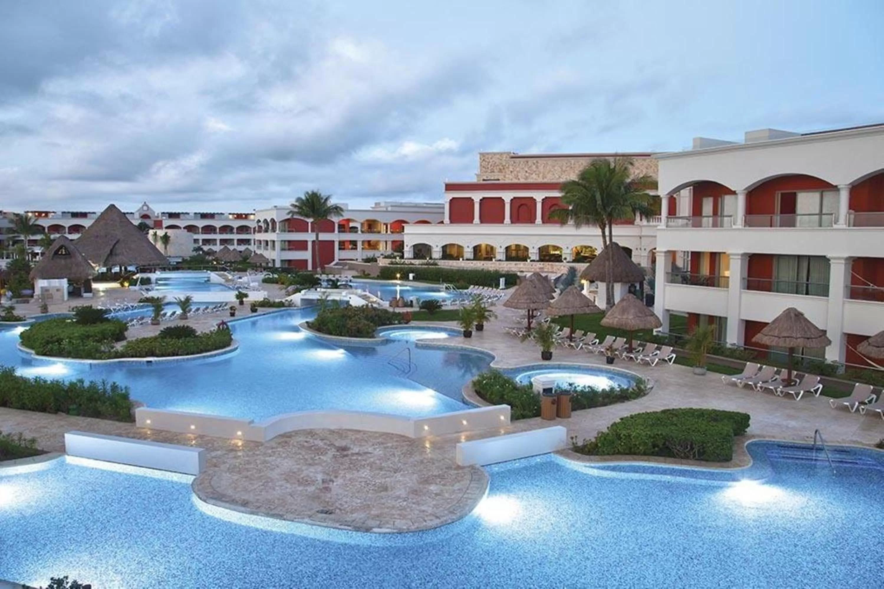 Swimming pool in Hard Rock Hotel Riviera Maya - All Inclusive