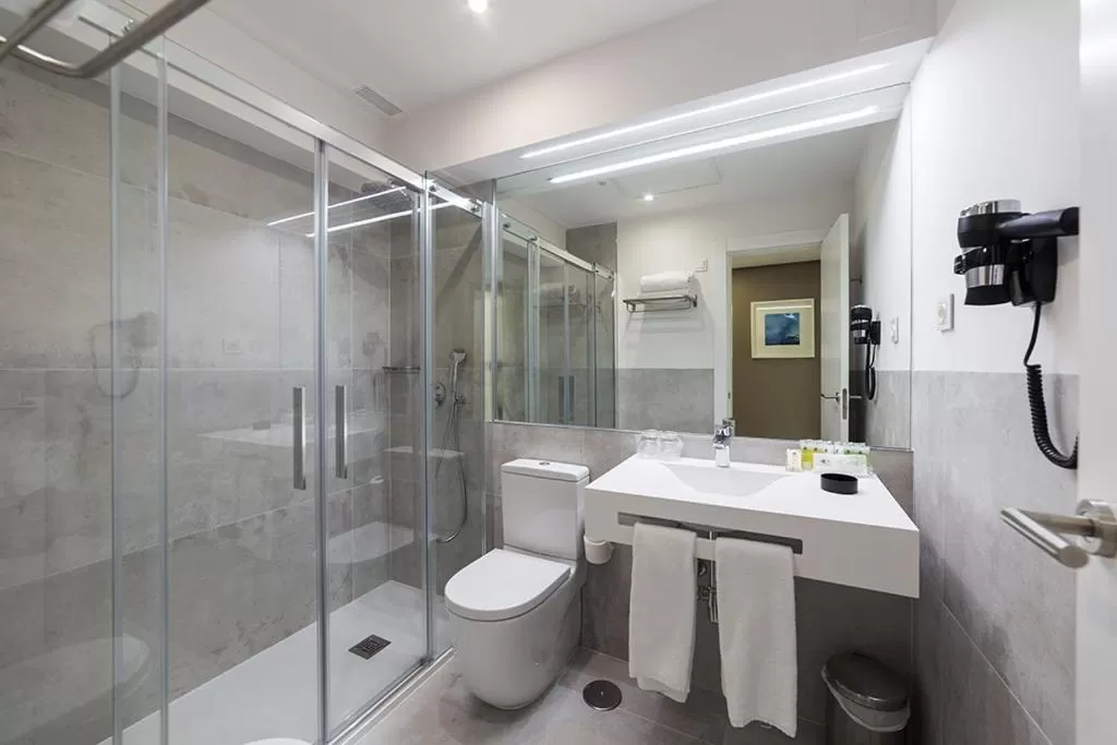 Bathroom in Hotel Avenida