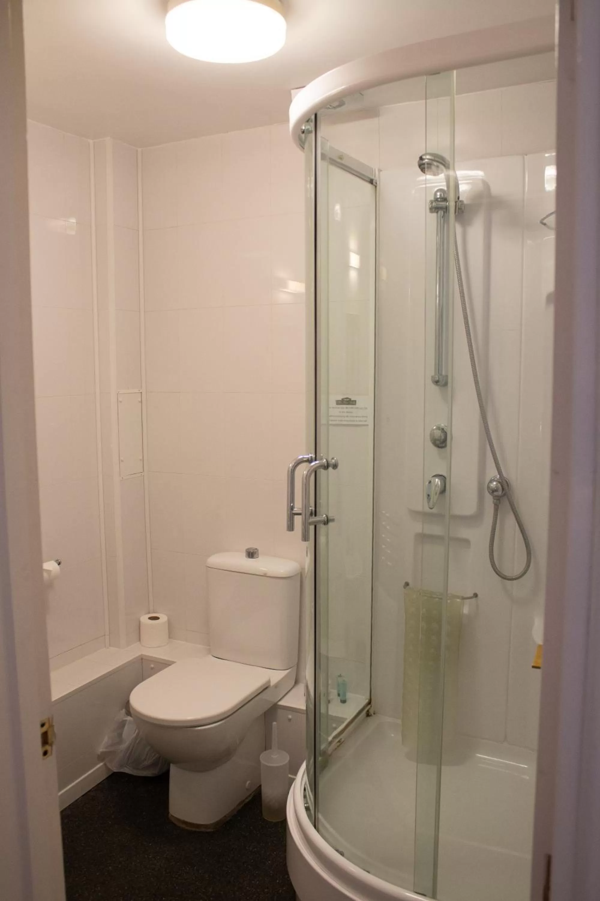 Shower in The Five Bells, Eastry