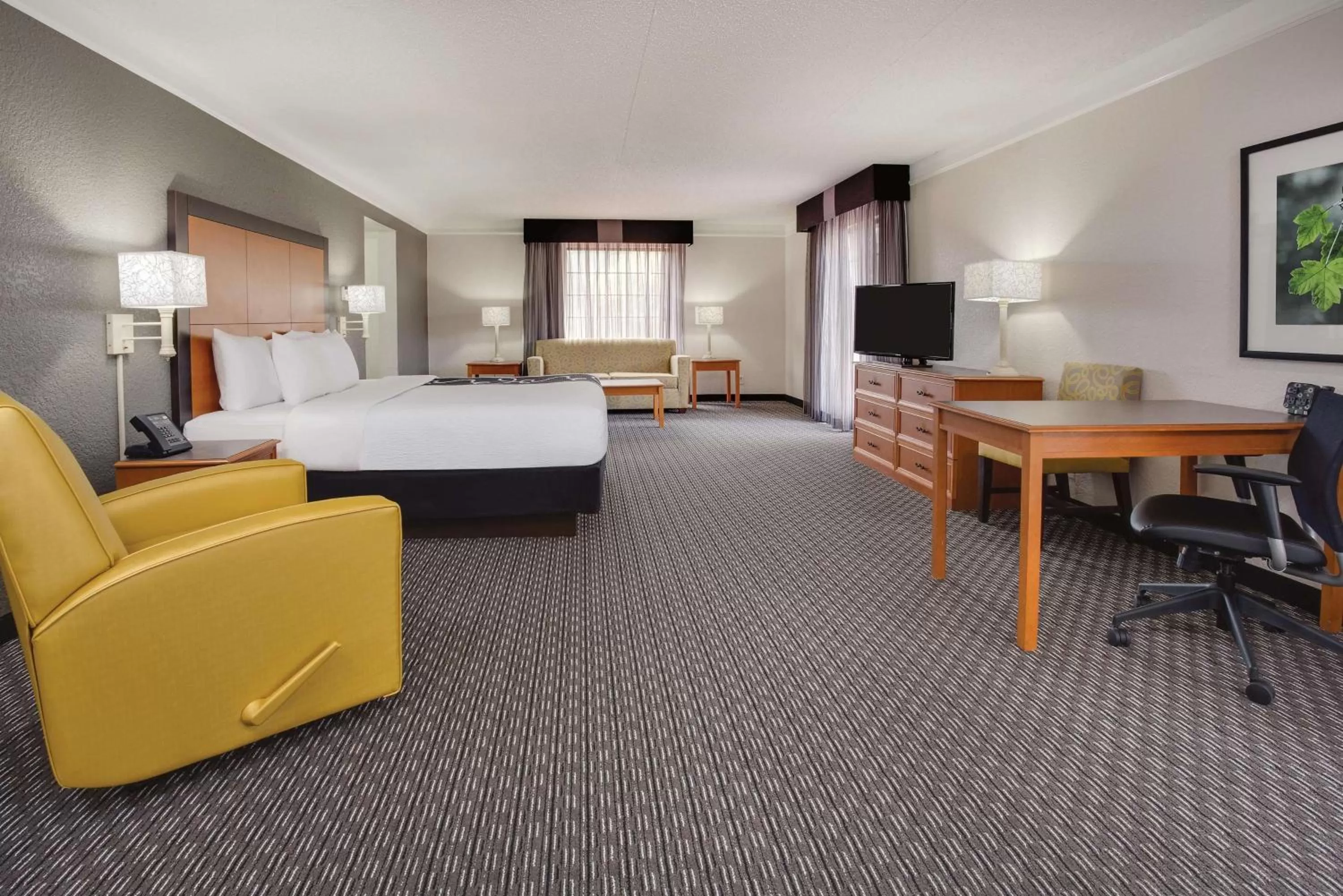 Photo of the whole room, Bed in Days Inn by Wyndham Gainesville Florida