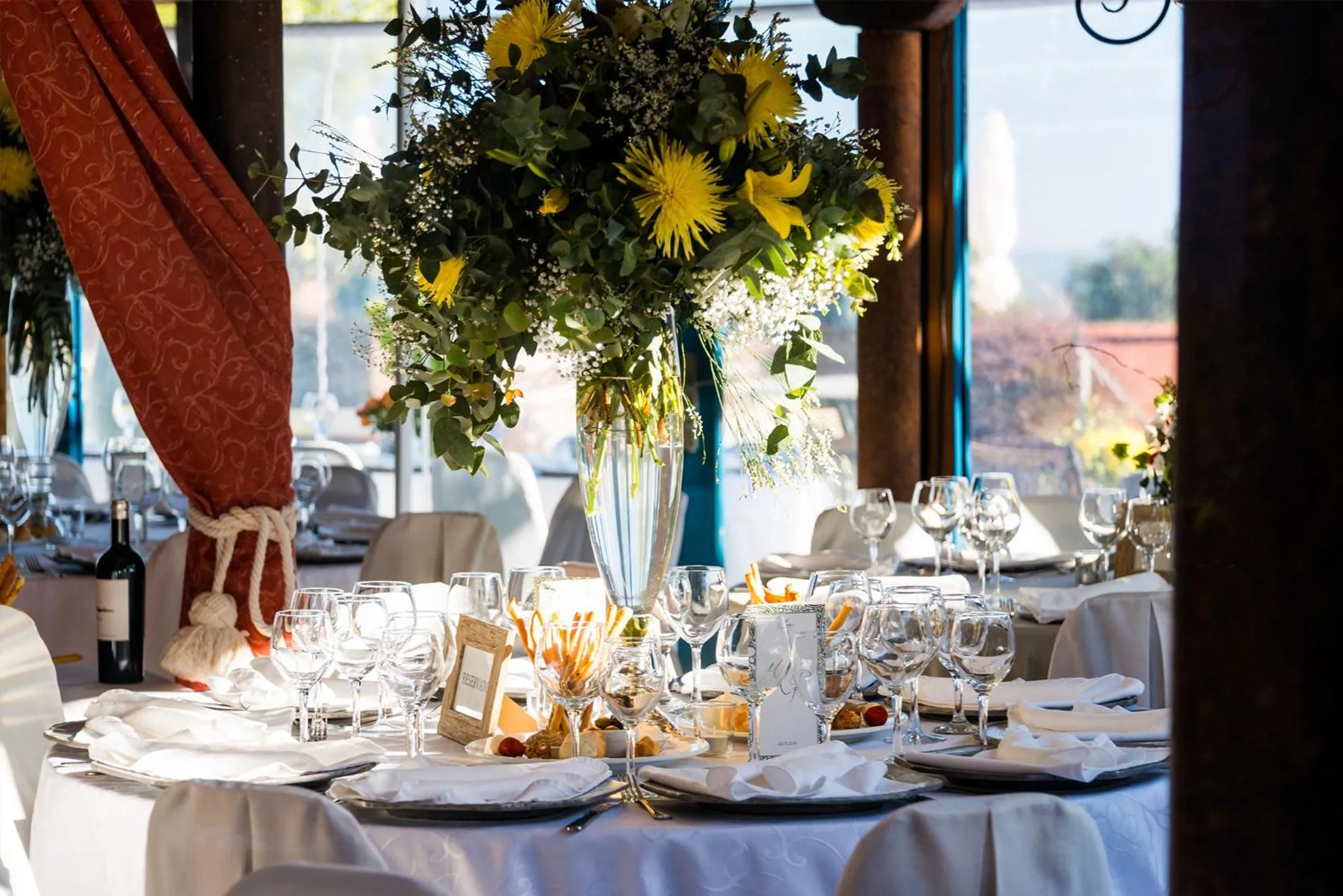 Banquet/Function facilities, Restaurant/Places to Eat in Las Cumbres Hotel