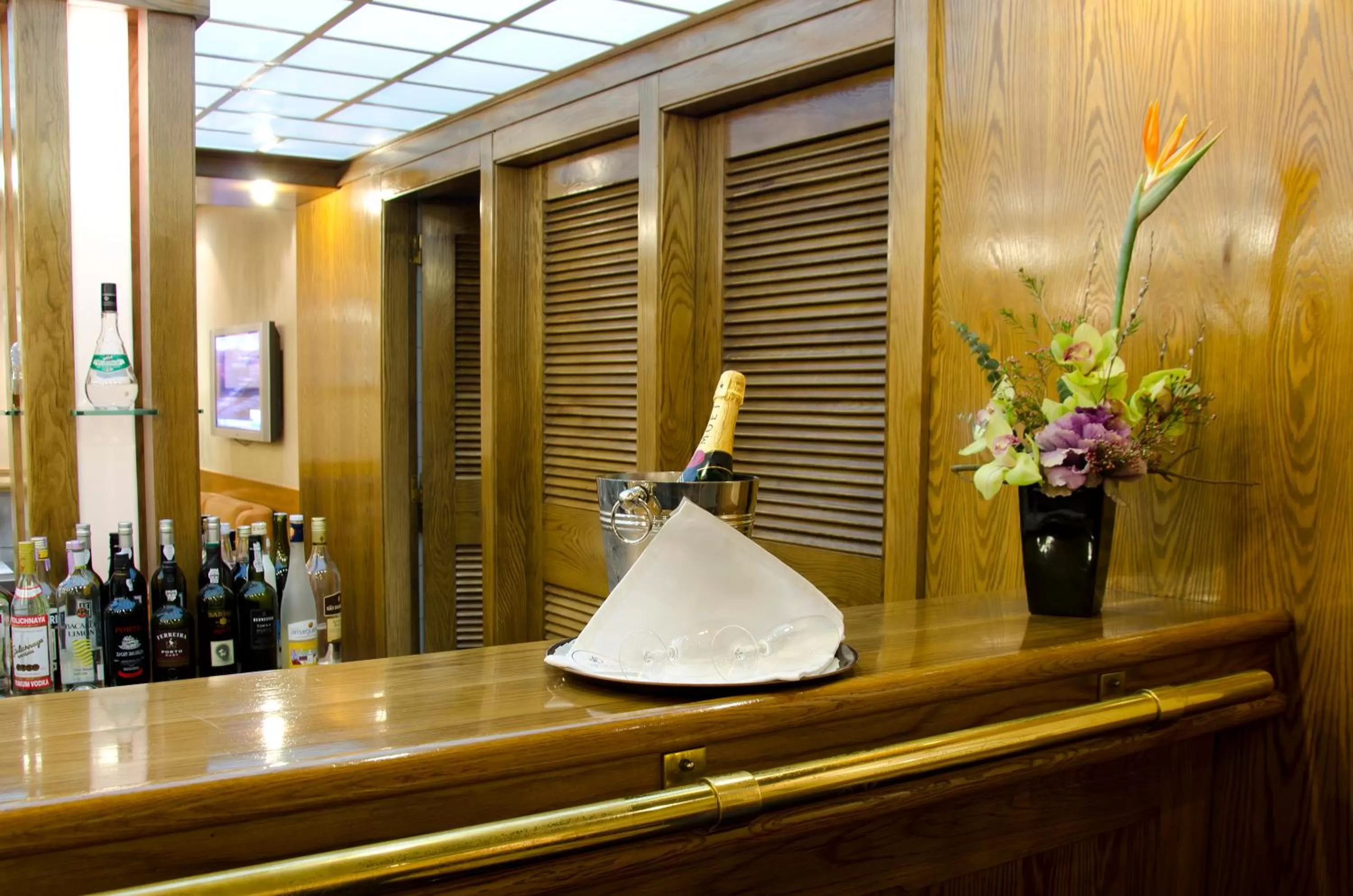 Lounge or bar in VIP Inn Berna Hotel