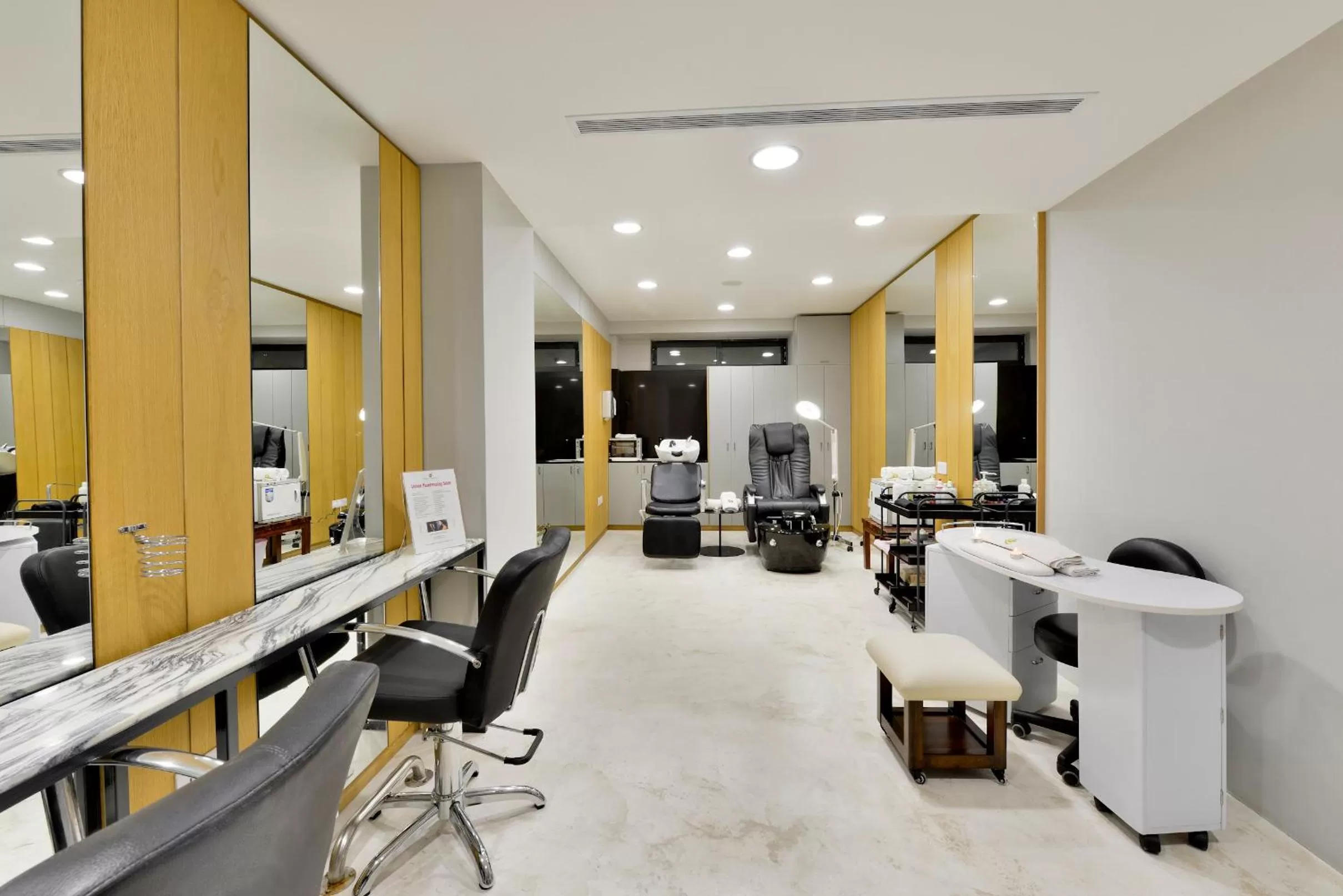 Spa and wellness centre/facilities in Napa Mermaid Hotel & Suites