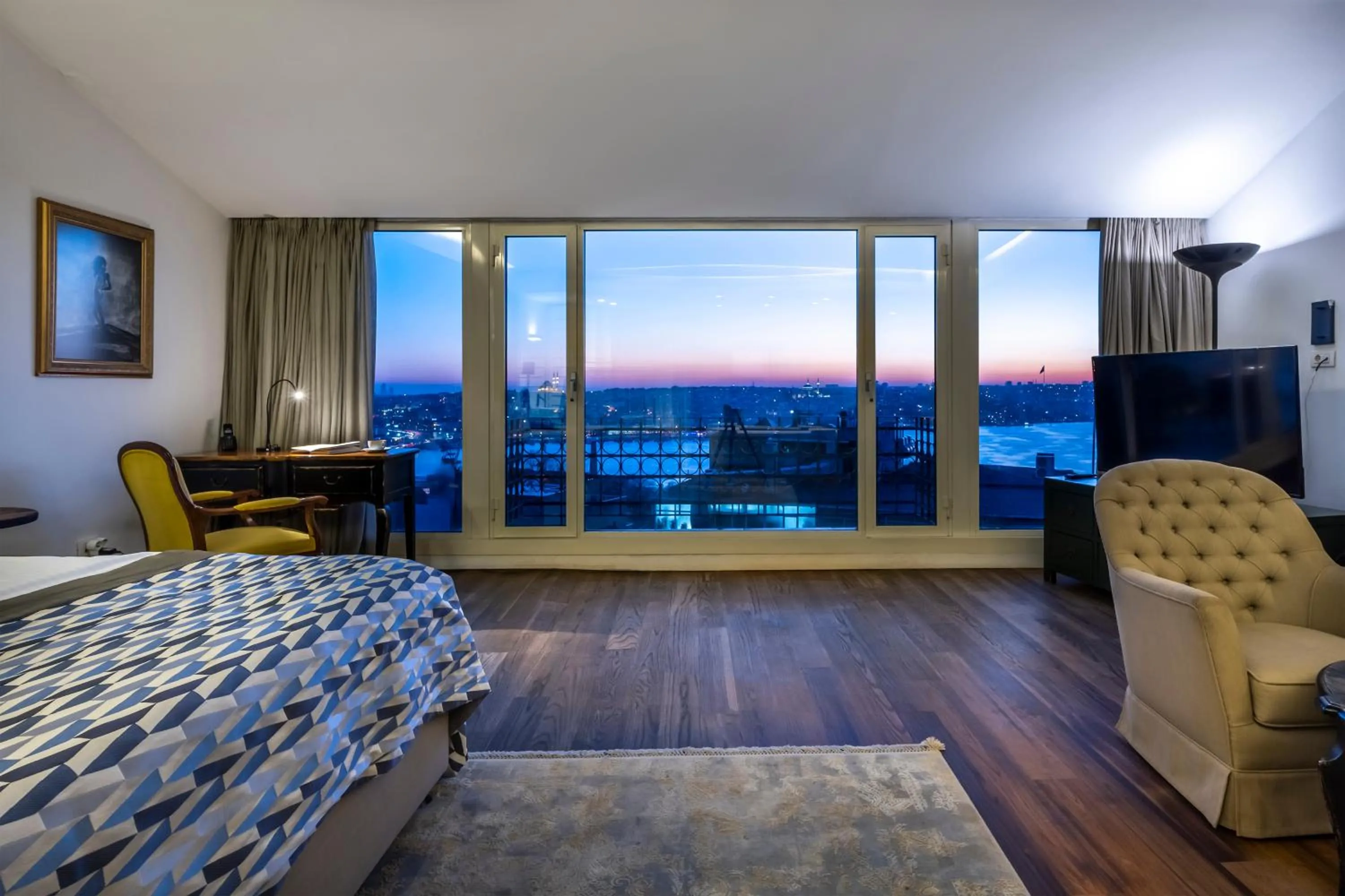 Sunset, Bed in Ansen Hotel and Suites