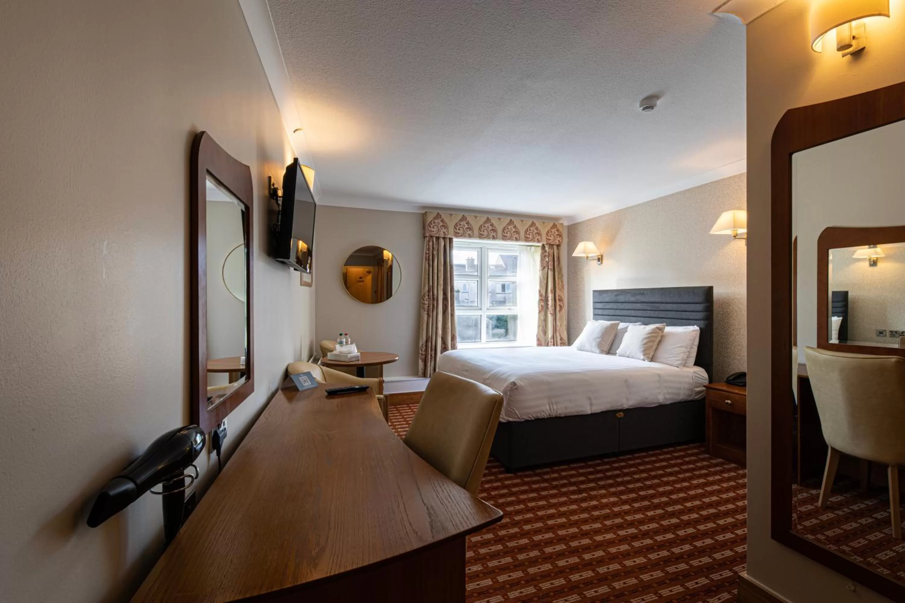 Bedroom, Bed in Ballina Manor Hotel