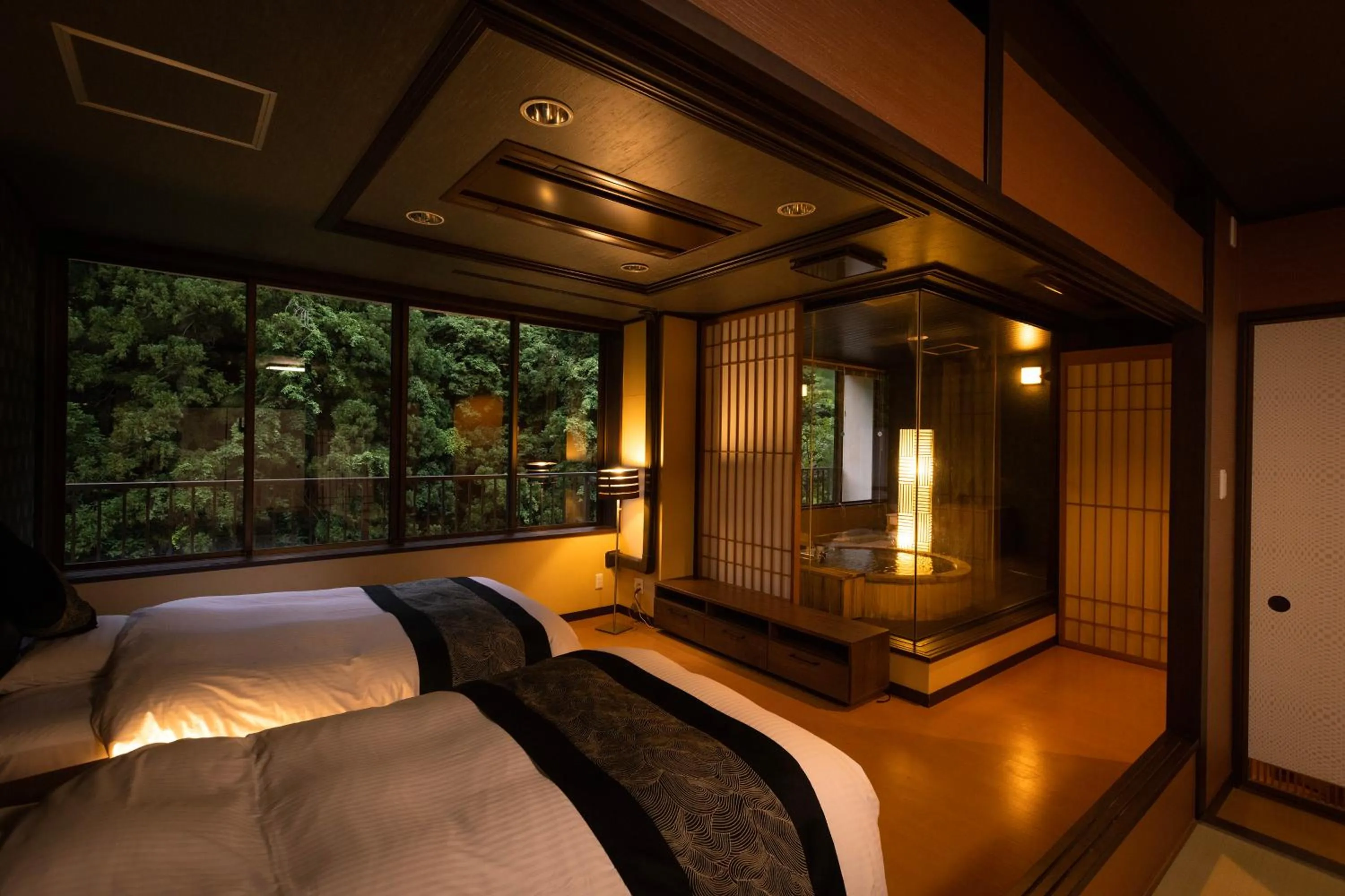 Bed in Yamanakaonsen Ohanami Kyubei