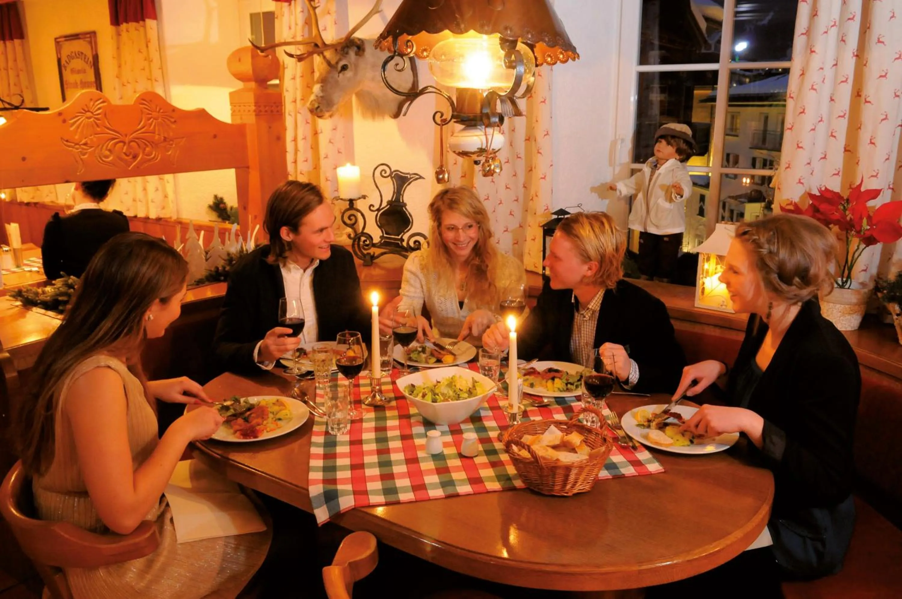 Restaurant/places to eat in Hotel Gisela