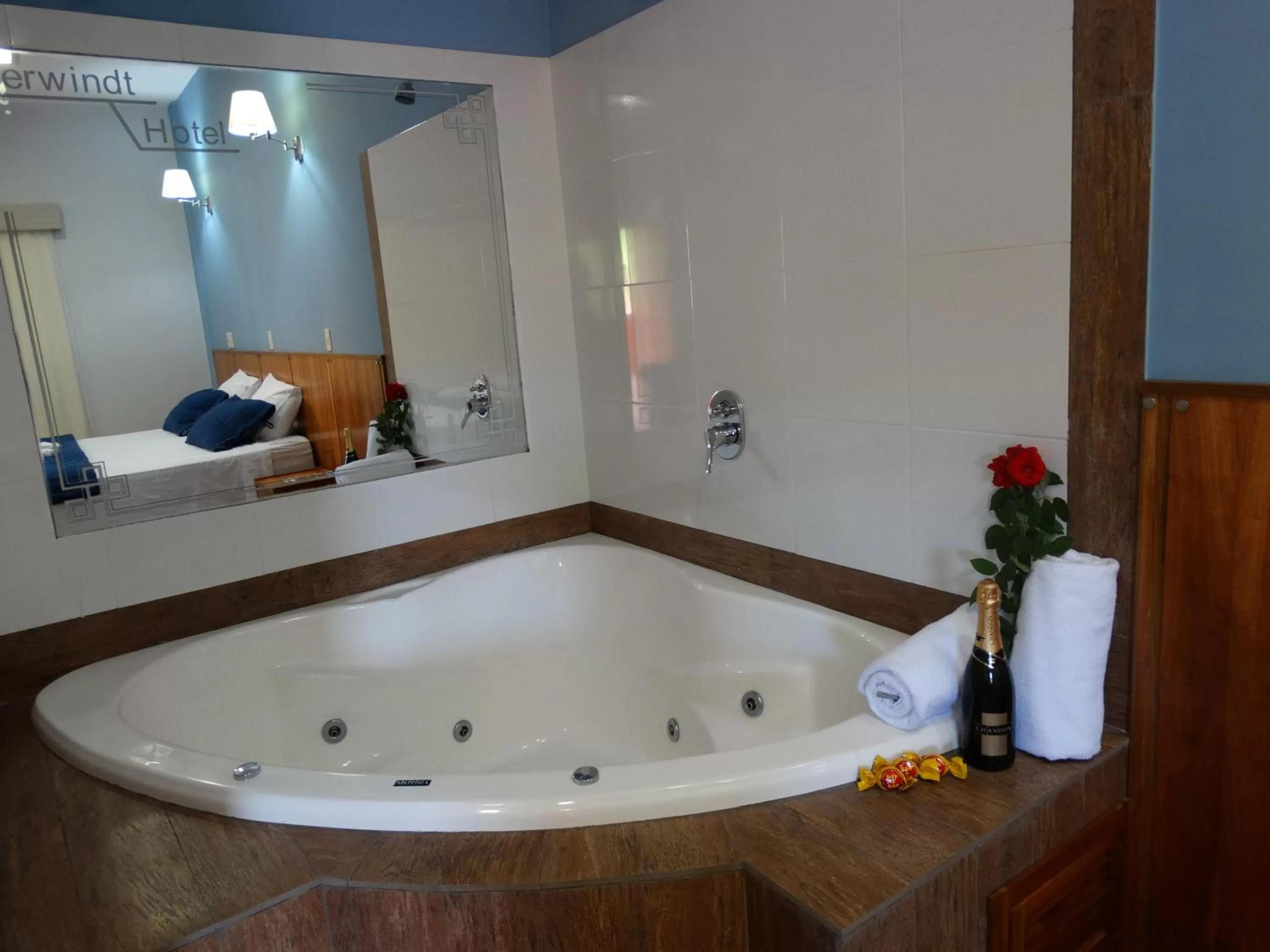 Hot Tub in Terwindt Hotel