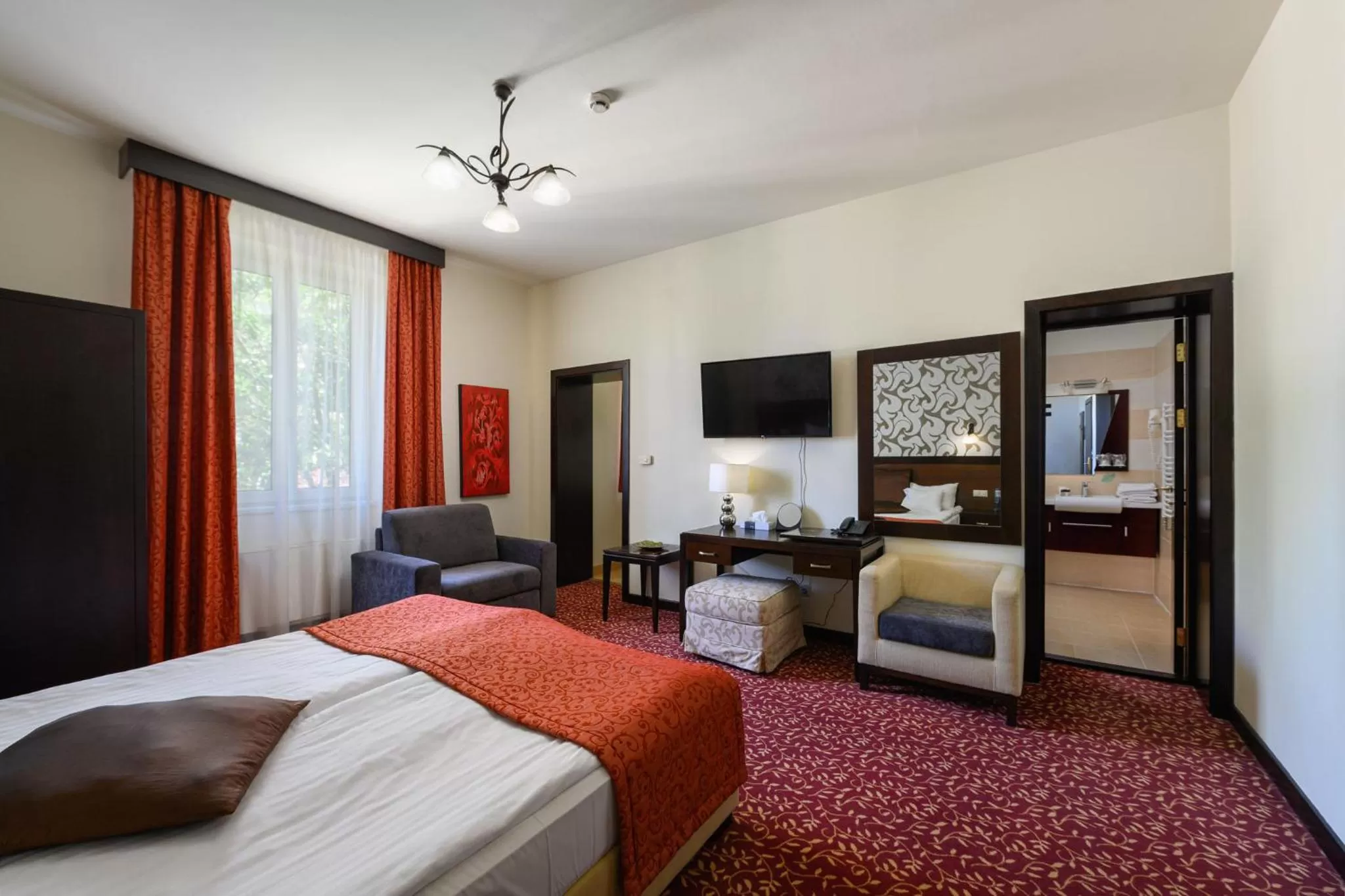 Photo of the whole room, Bed in Hotel Aurum