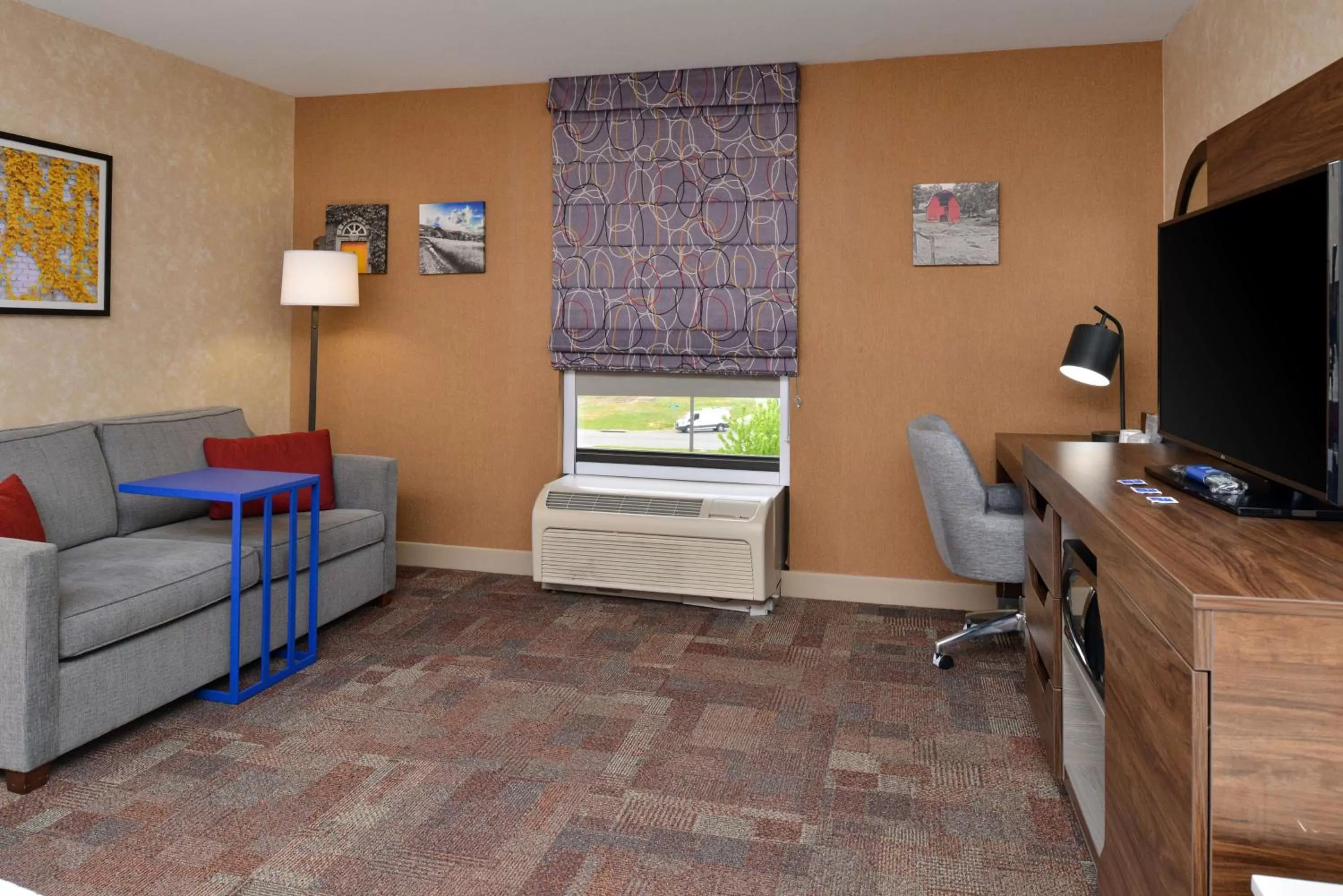 Bedroom in Hampton Inn Wytheville