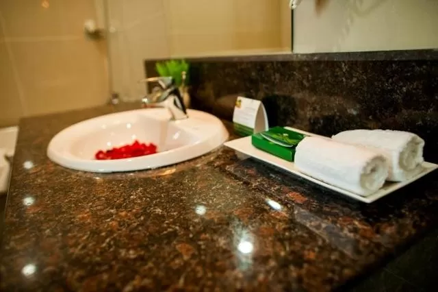 Shower, Bathroom in River Hotel