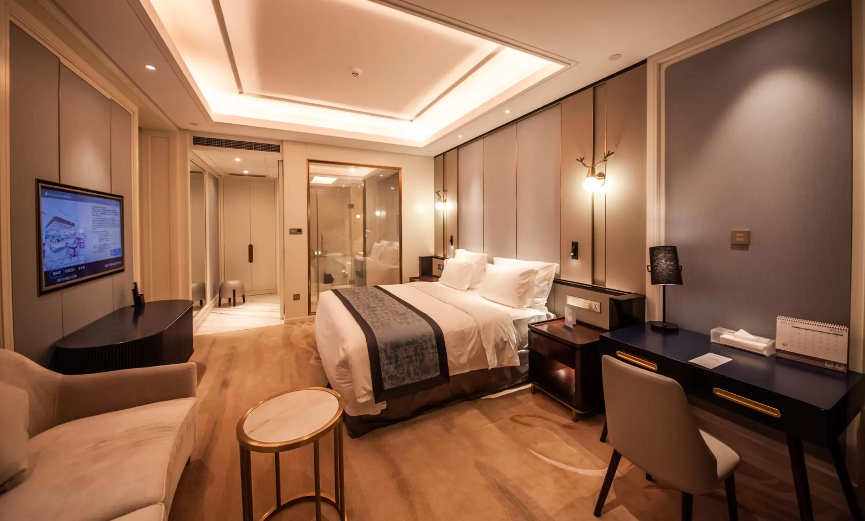 Photo of the whole room, Bed in Wyndham Qingdao l Free Fixed-Time Shuttle Service Between Hotel and Airport & North Railway Station l Outdoor Children's Amusement Park l 1-Hour Play Snooker or Table Tennis