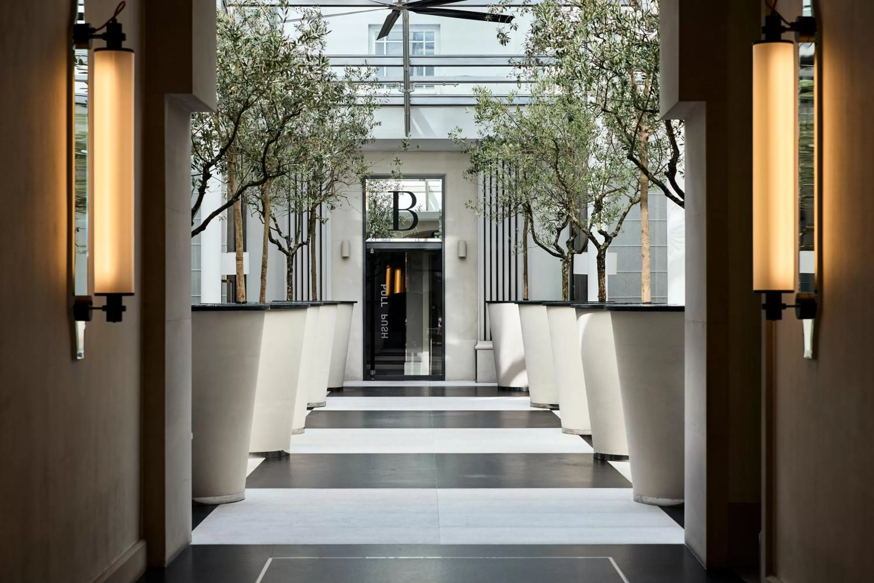 Lobby or reception in H15 Boutique Hotel, Warsaw, a Member of Design Hotels