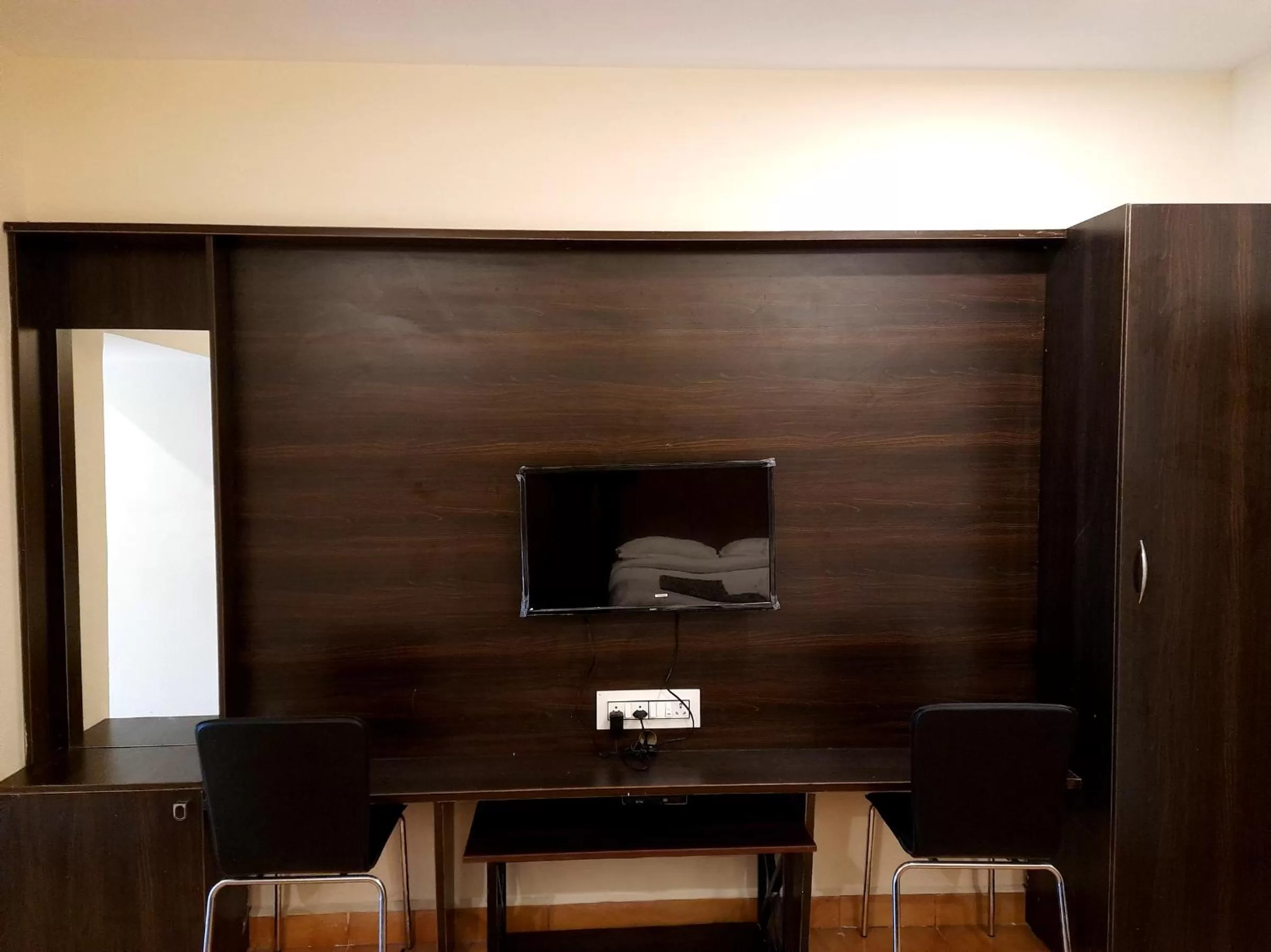 TV and multimedia, TV/Entertainment Center in GRAND KODAI SR INN