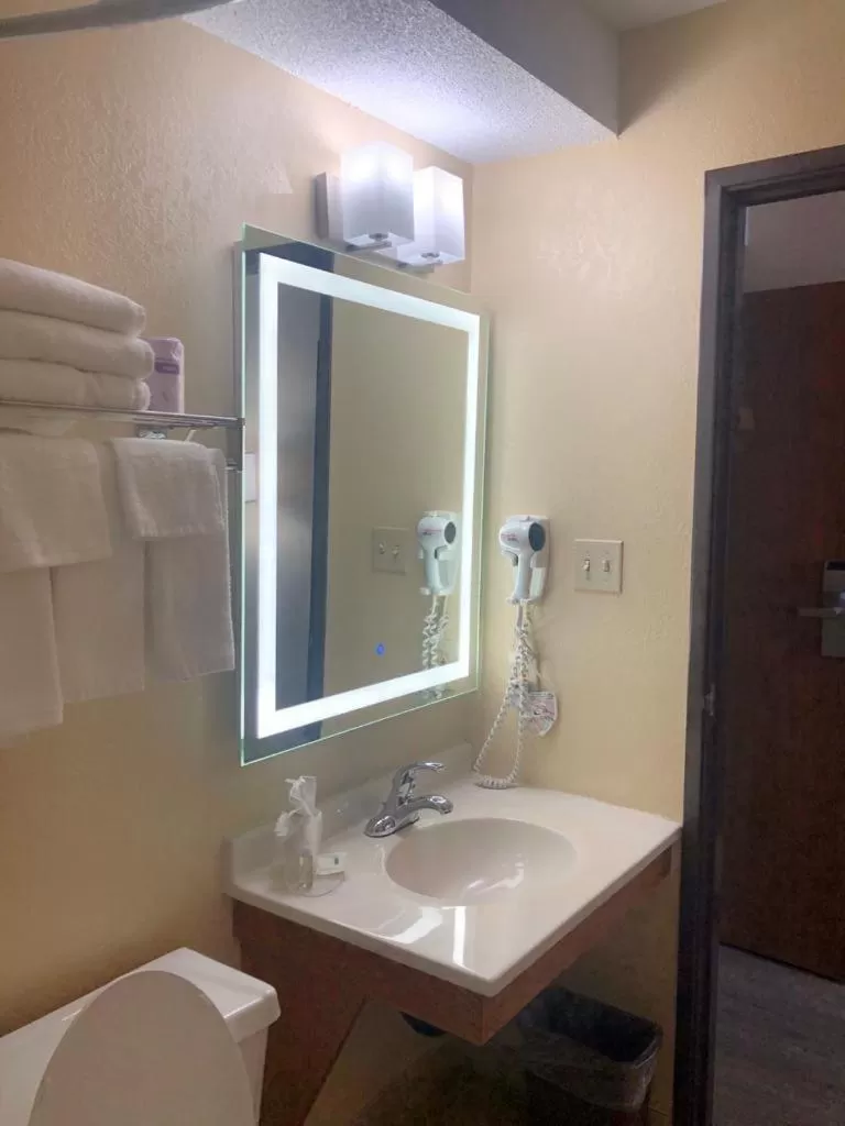 Bathroom in wallaceburg inn