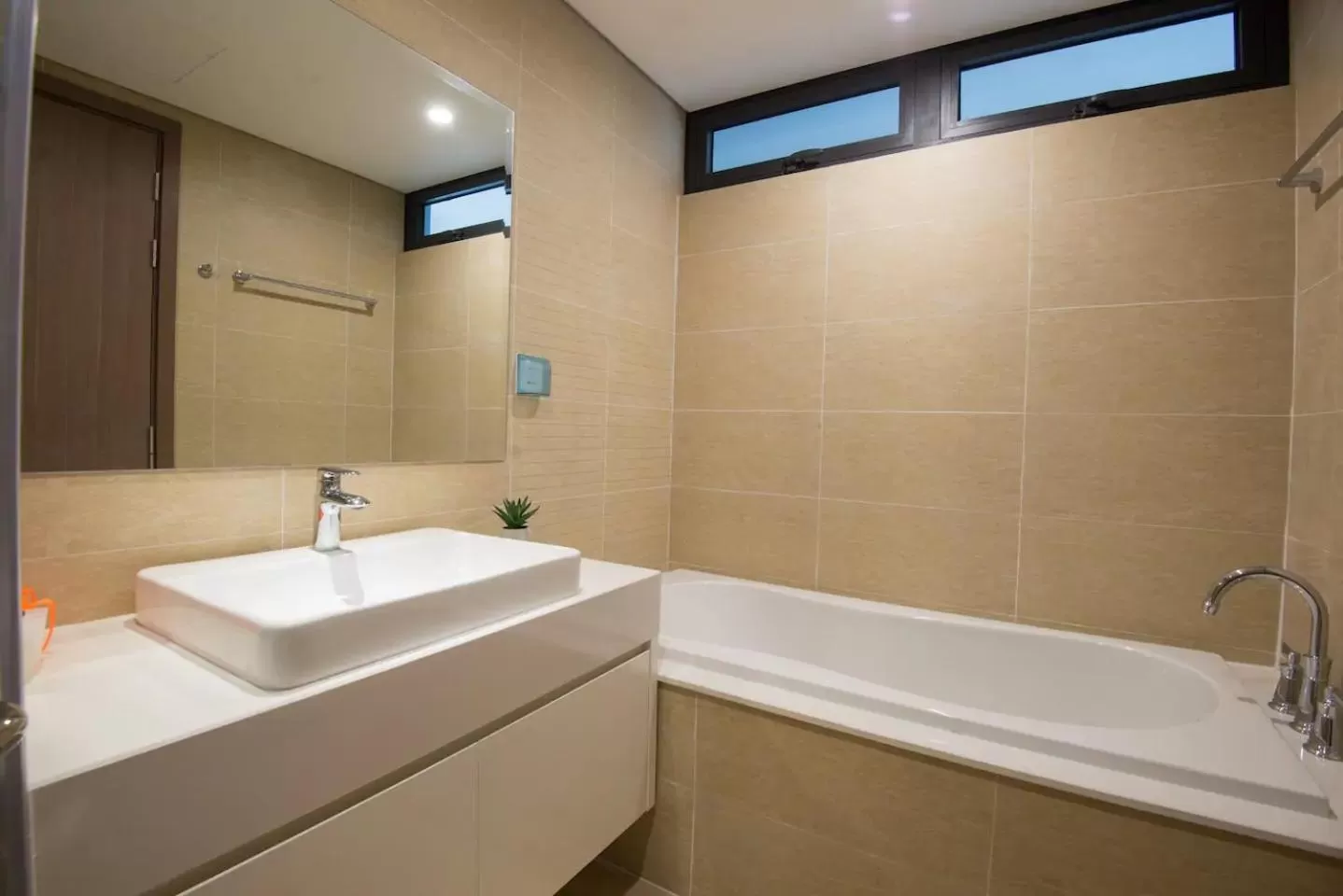 Bathroom in Vinhomes Skylake Apartment - by Bayhomes