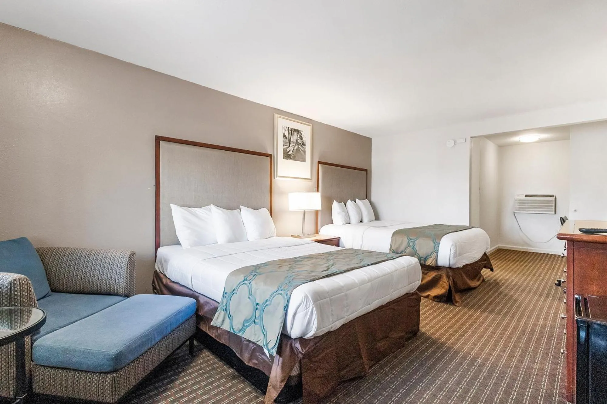 Bedroom, Bed in Heritage Inn Express Hayward