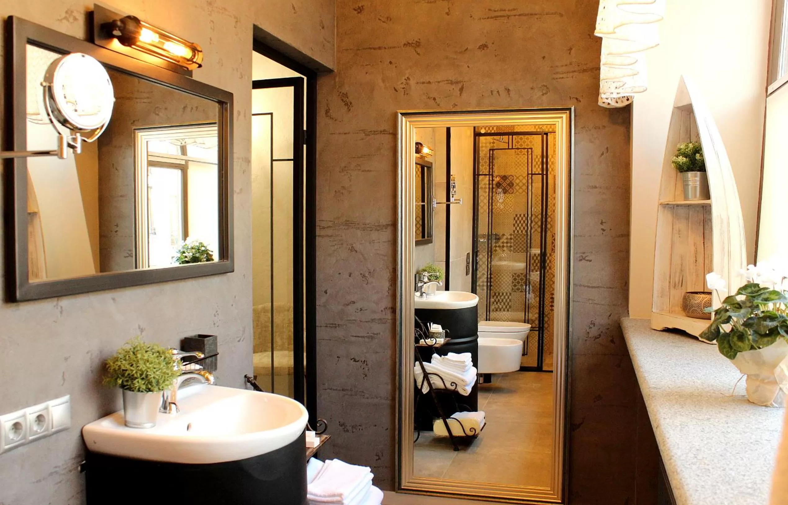 Shower in MaNNa Boutique Hotel