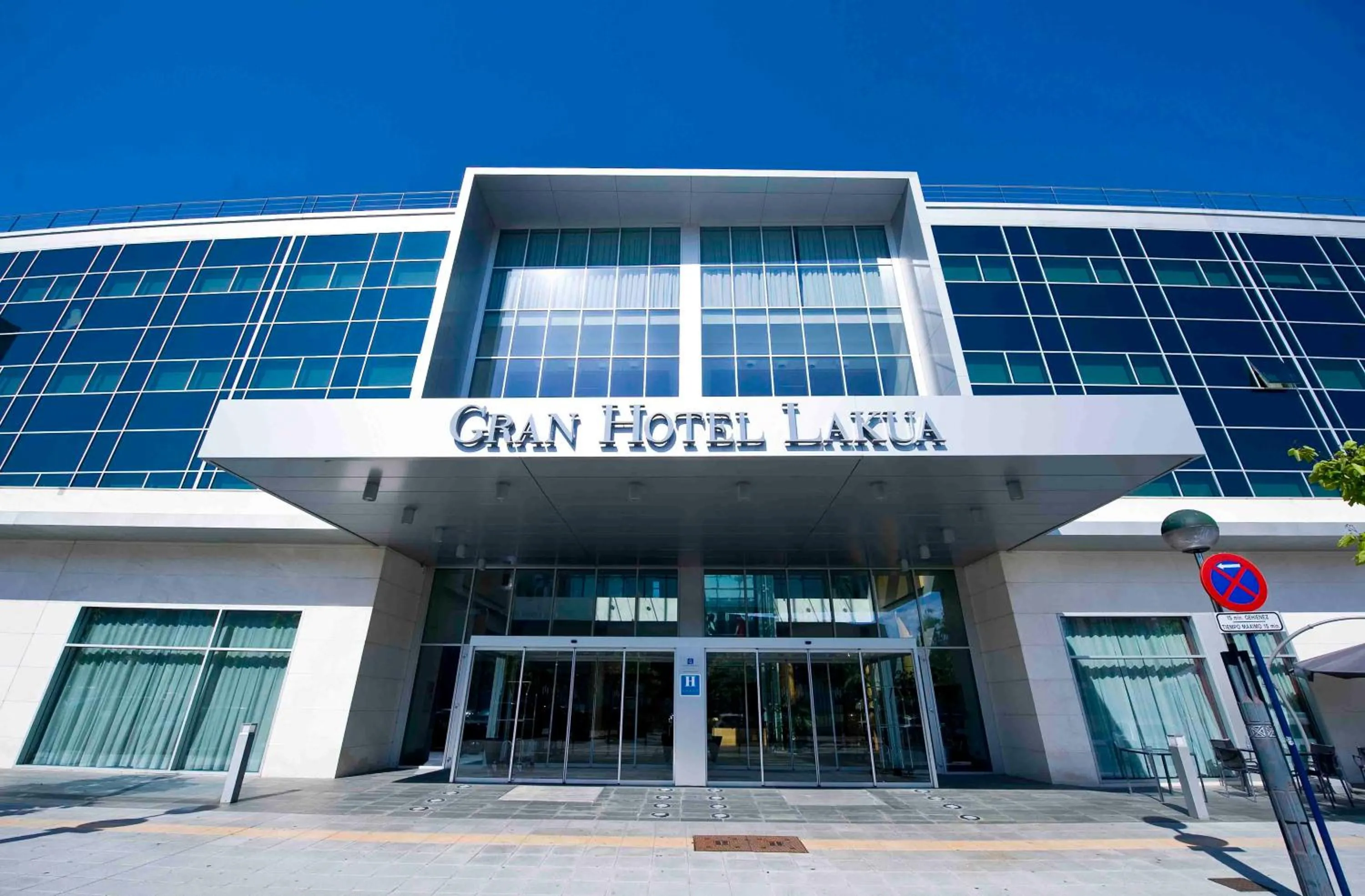 Facade/entrance in Gran Hotel Lakua
