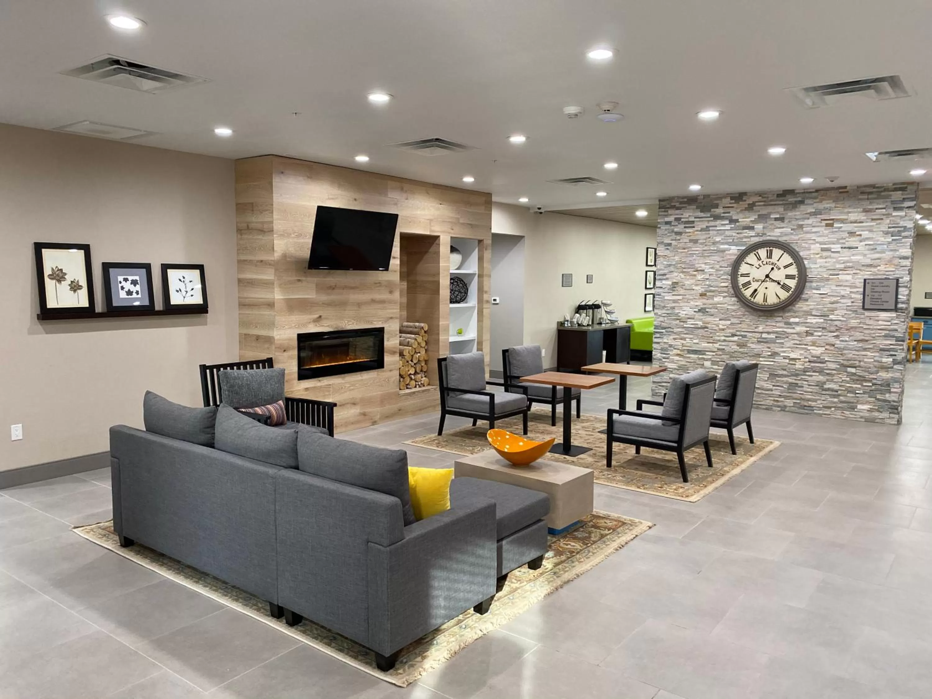 Lobby or reception in Country Inn & Suites by Radisson, Oklahoma City - Bricktown, OK