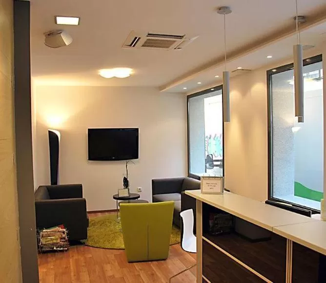 Lounge or bar, TV/Entertainment Center in Hotel Trefacio