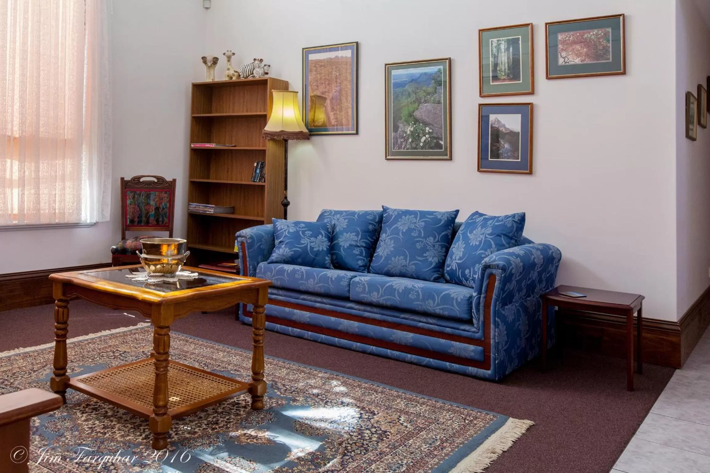 Communal lounge/ TV room in Aarn House B&B Airport Accommodation