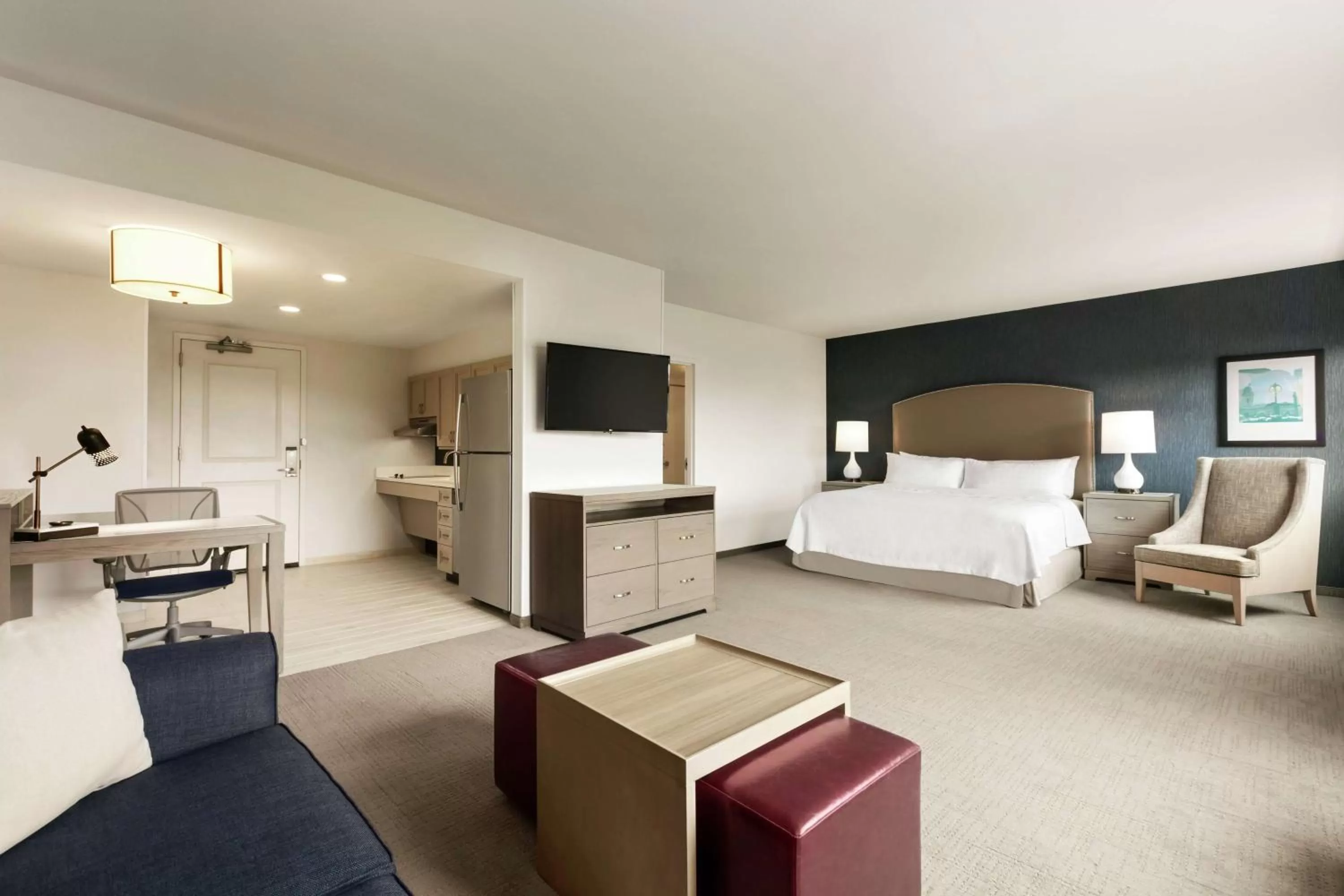 Living room, Bed in Homewood Suites By Hilton Worcester