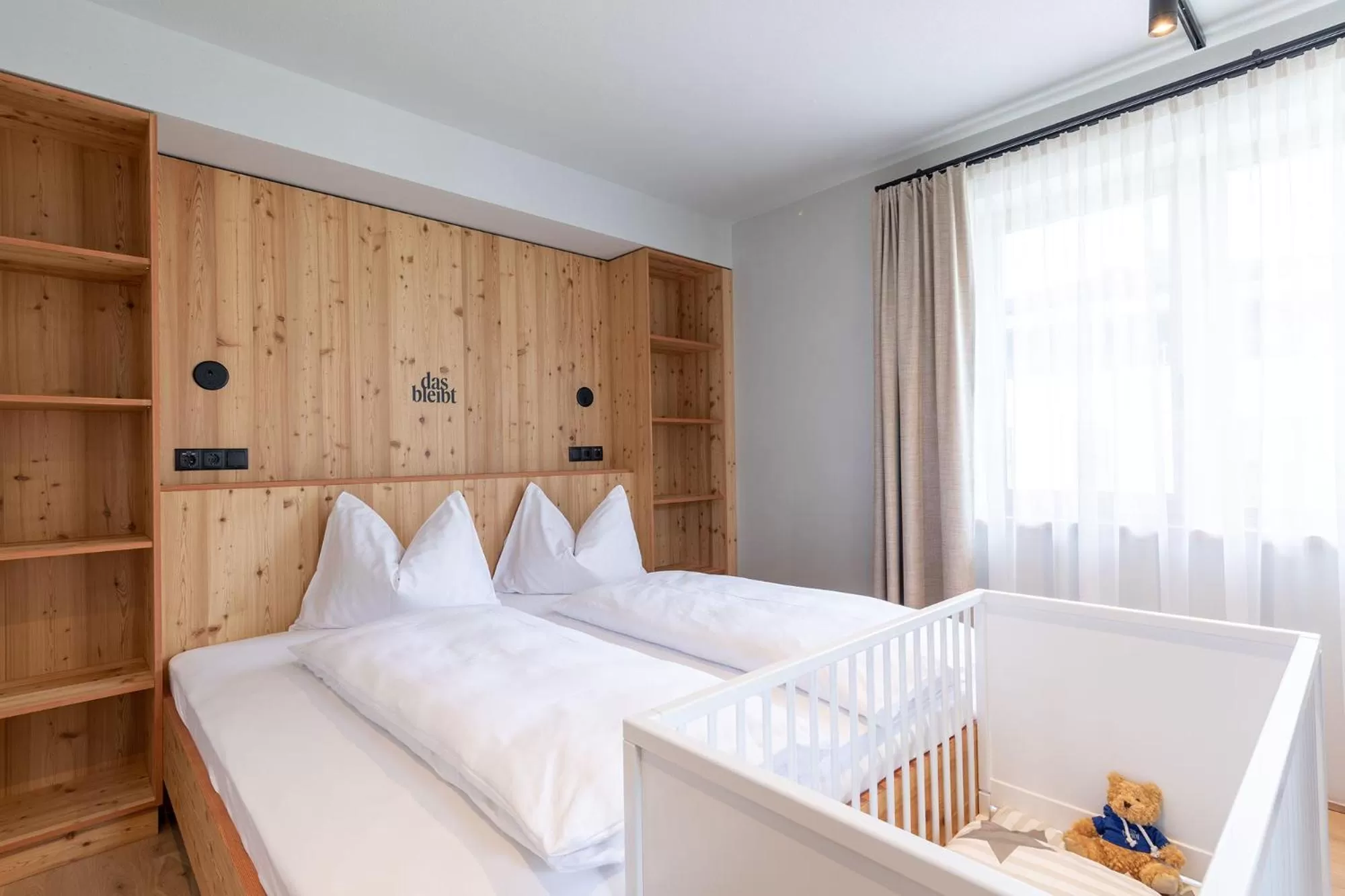 Bedroom, Bed in das bleibt Alpine Suites