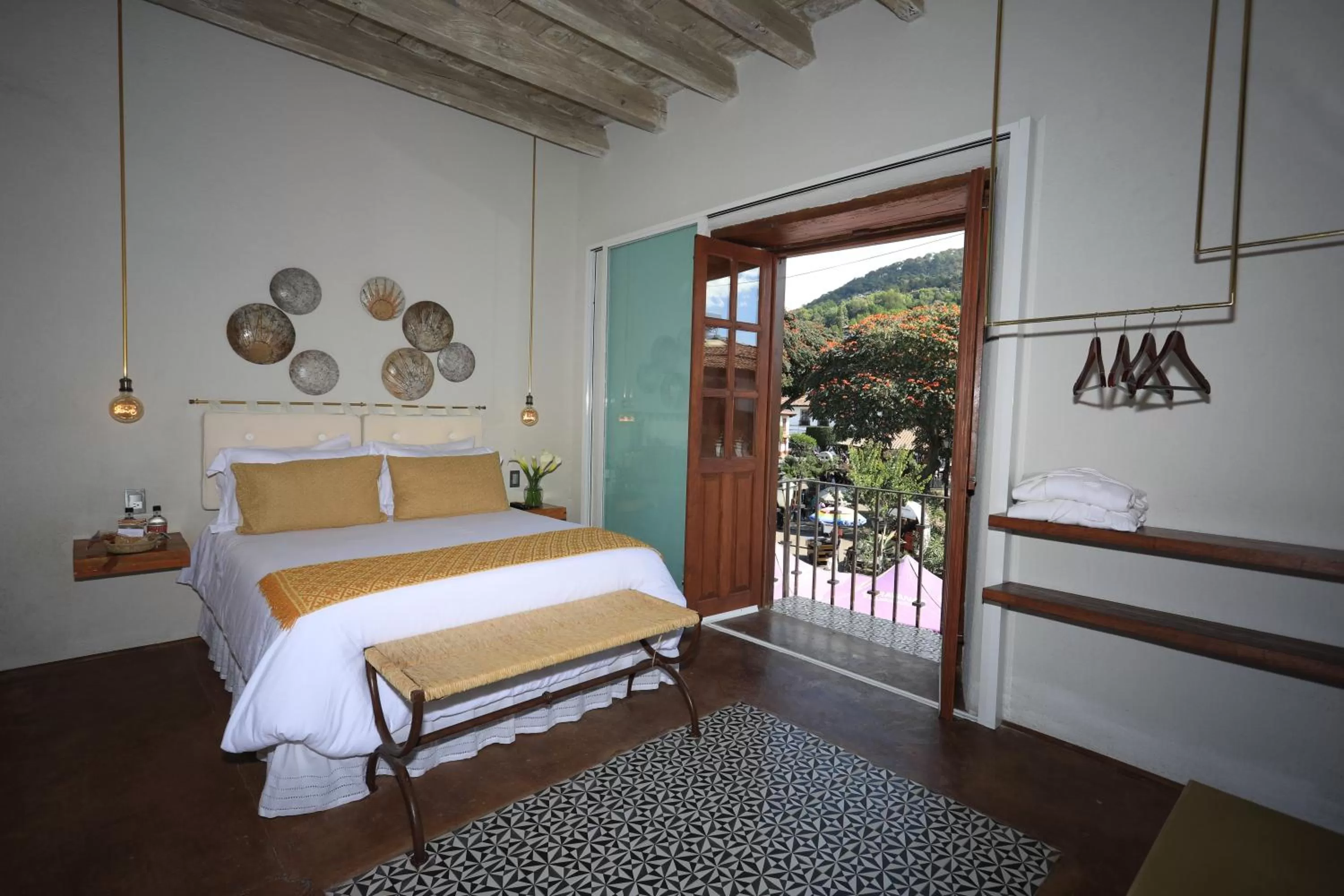 Photo of the whole room, Bed in La Dorada Town view